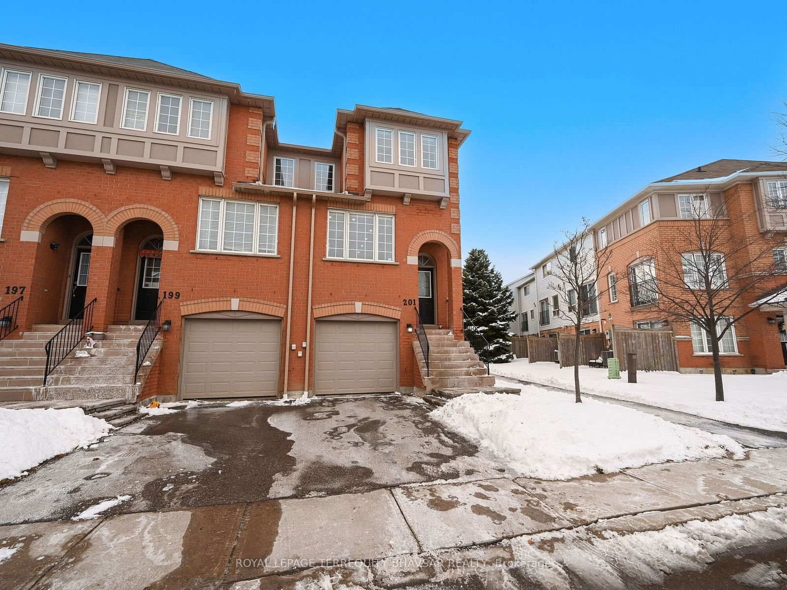 Townhouse for sale at 201-5030 Heatherleigh Avenue, Mississauga, East Credit, L5V 2G7 - MLS: W11969480