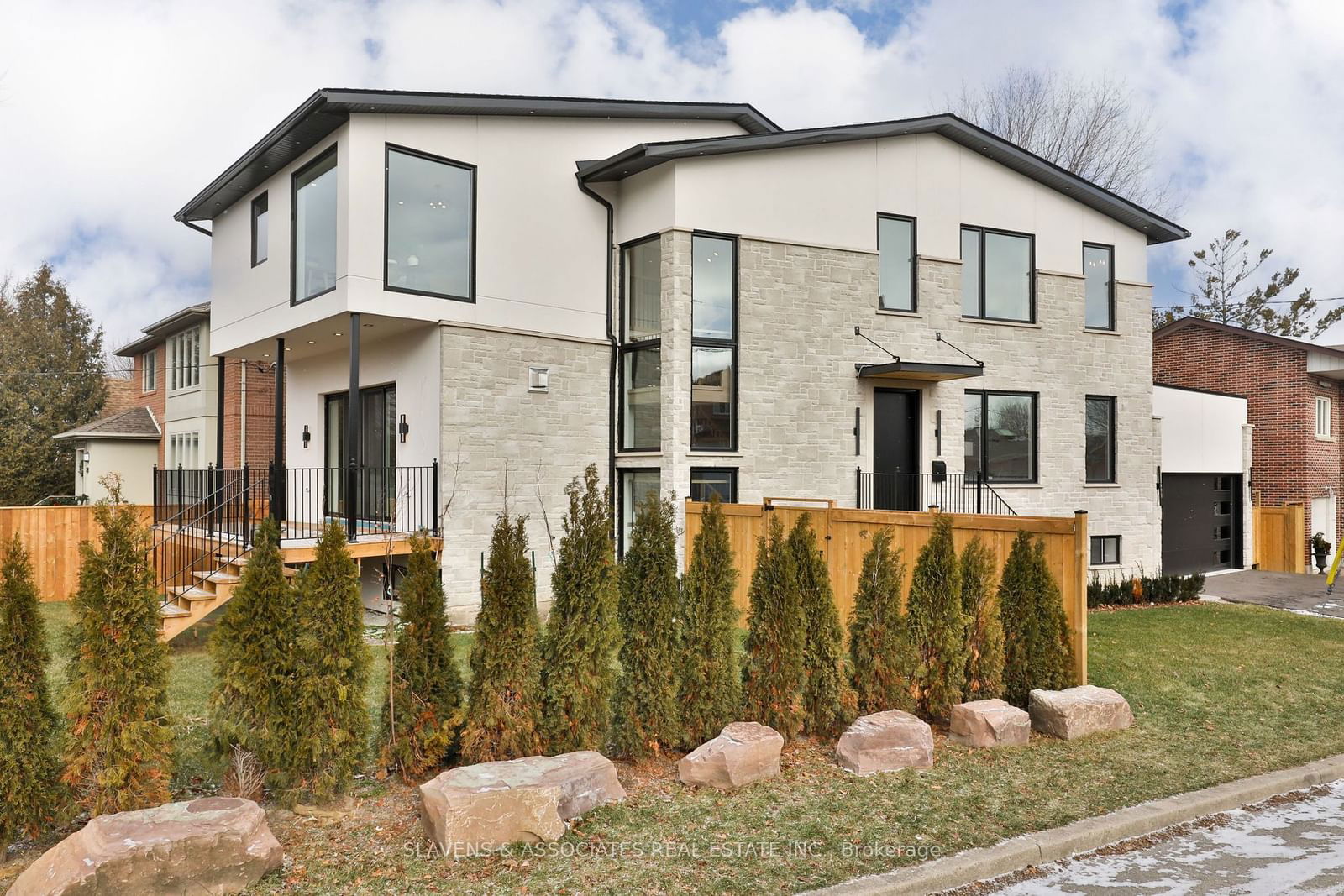 Detached House sold at 102 Stayner Avenue, Toronto, Yorkdale-Glen Park, M6B 1P2 - MLS: W11969593