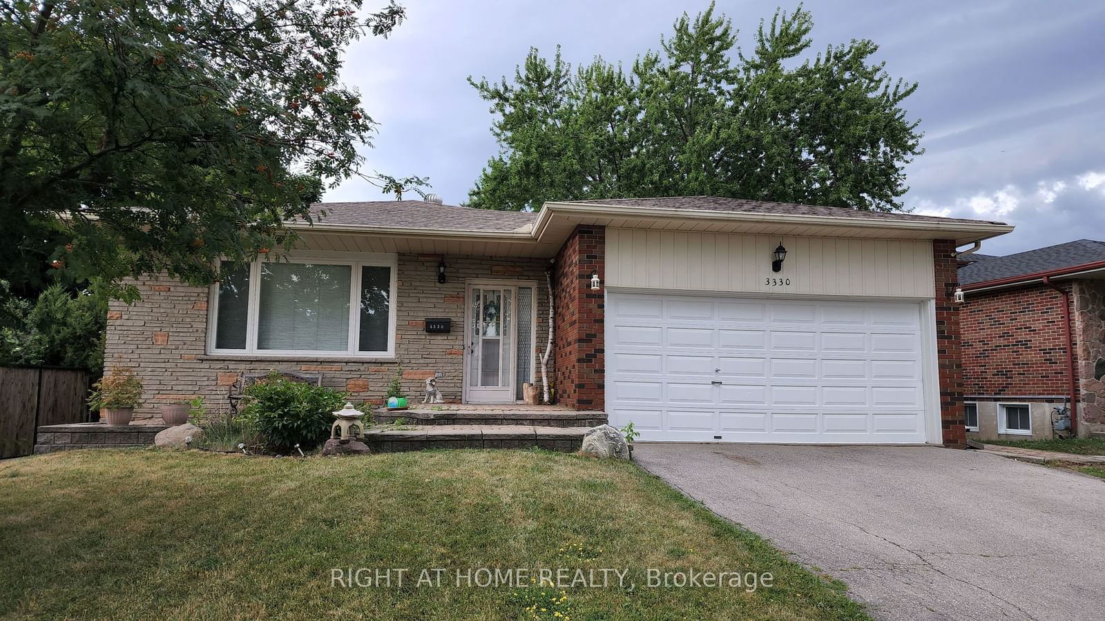 Detached House for lease at 3330 Verhoeven Drive, Mississauga, Erindale, L5C 2B2 - MLS: W11970012