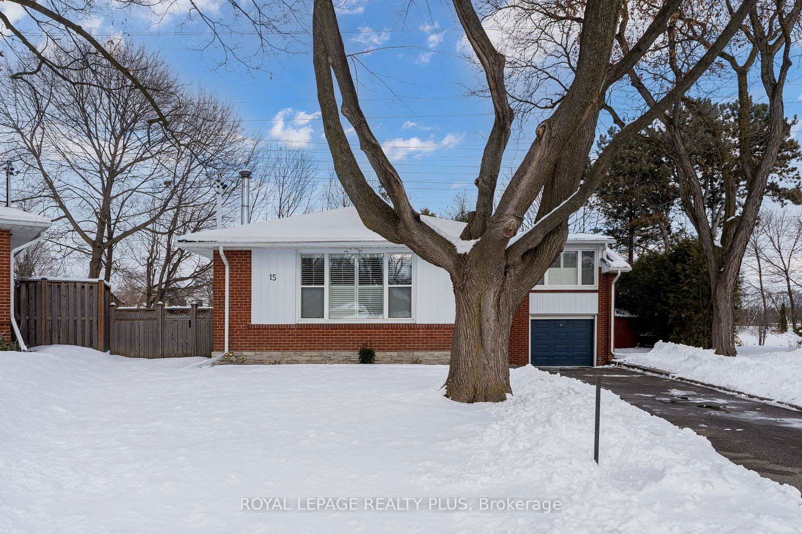 Building at 15 Mossford Court, Toronto, Princess-Rosethorn