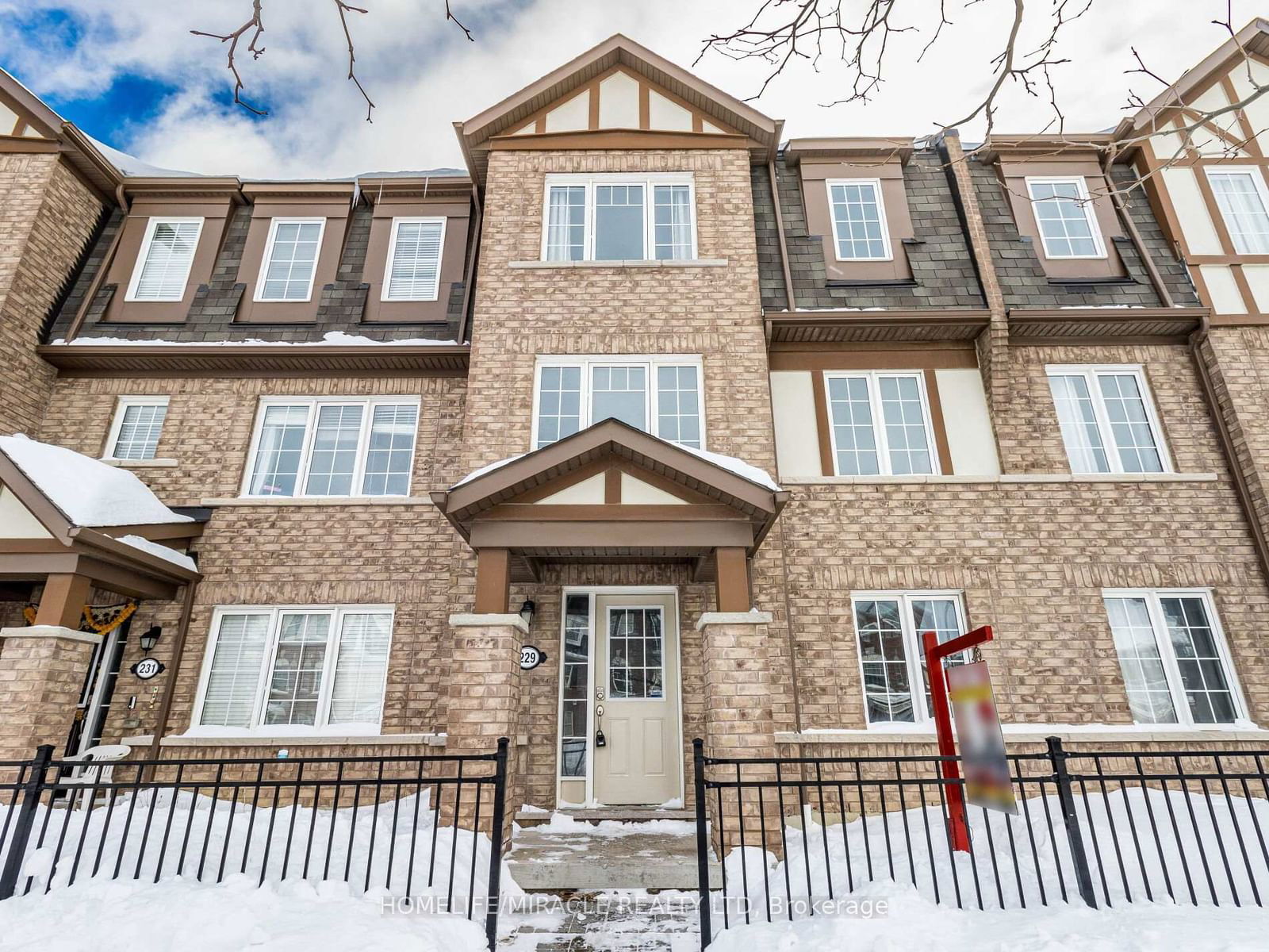 Townhouse for lease at 229 Rememberance Road, Brampton, Northwest Brampton, L7A 4P2 - MLS: W11970304