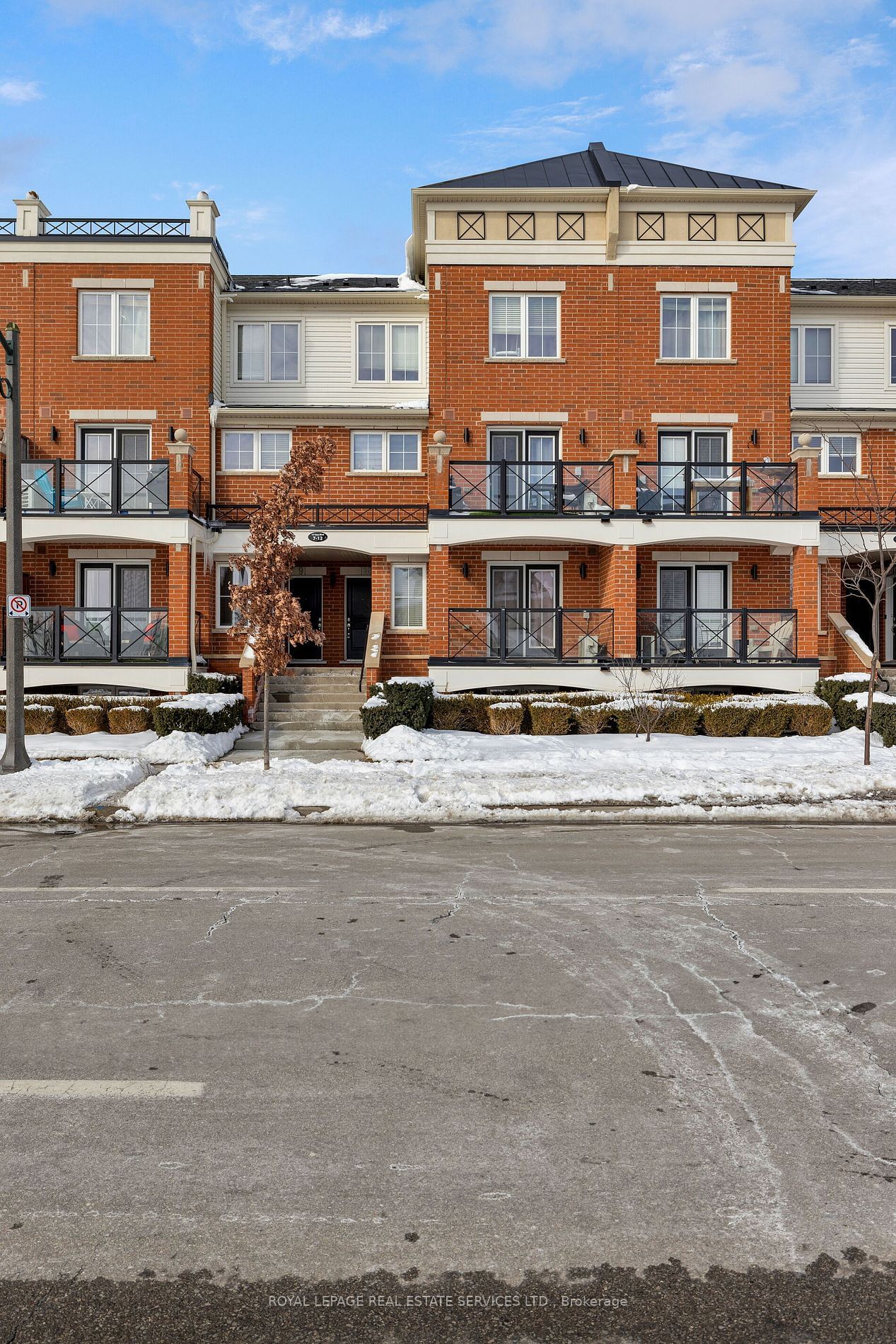 Townhouse for lease at 10-15 Hays Boulevard, Oakville, River Oaks, L6H 0H8 - MLS: W11970424