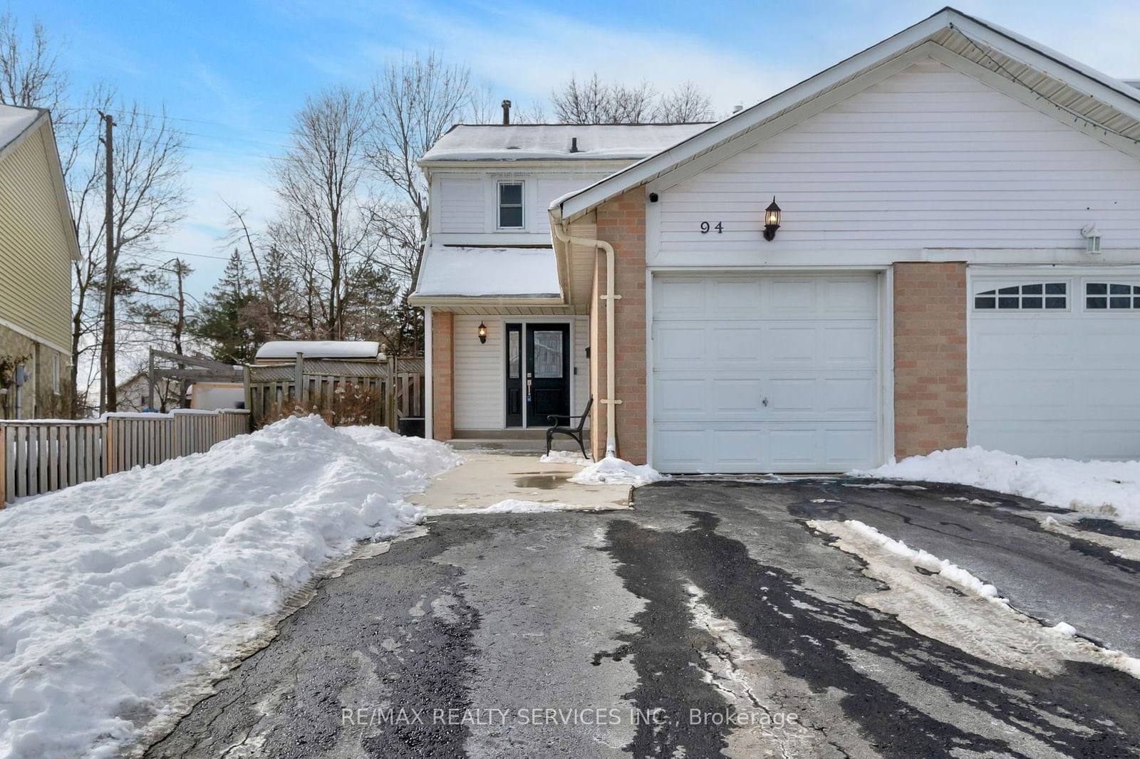 Townhouse for sale at 94 Courtleigh Square, Brampton, Heart Lake East, L6Z 1J3 - MLS: W11970969