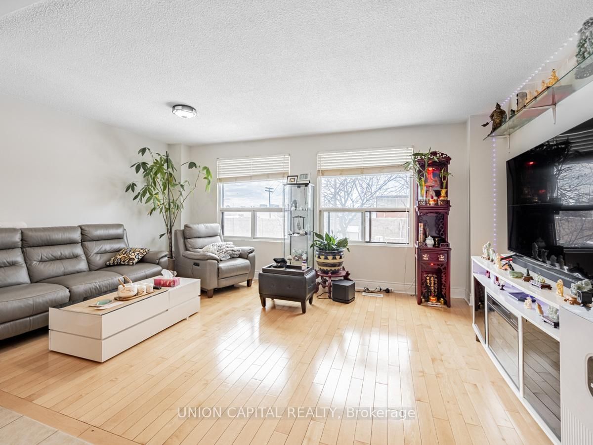 Condo for sale at 115 Lotherton Ptwy, Toronto, Yorkdale-Glen Park, M6B 2G6 - MLS: W11971199