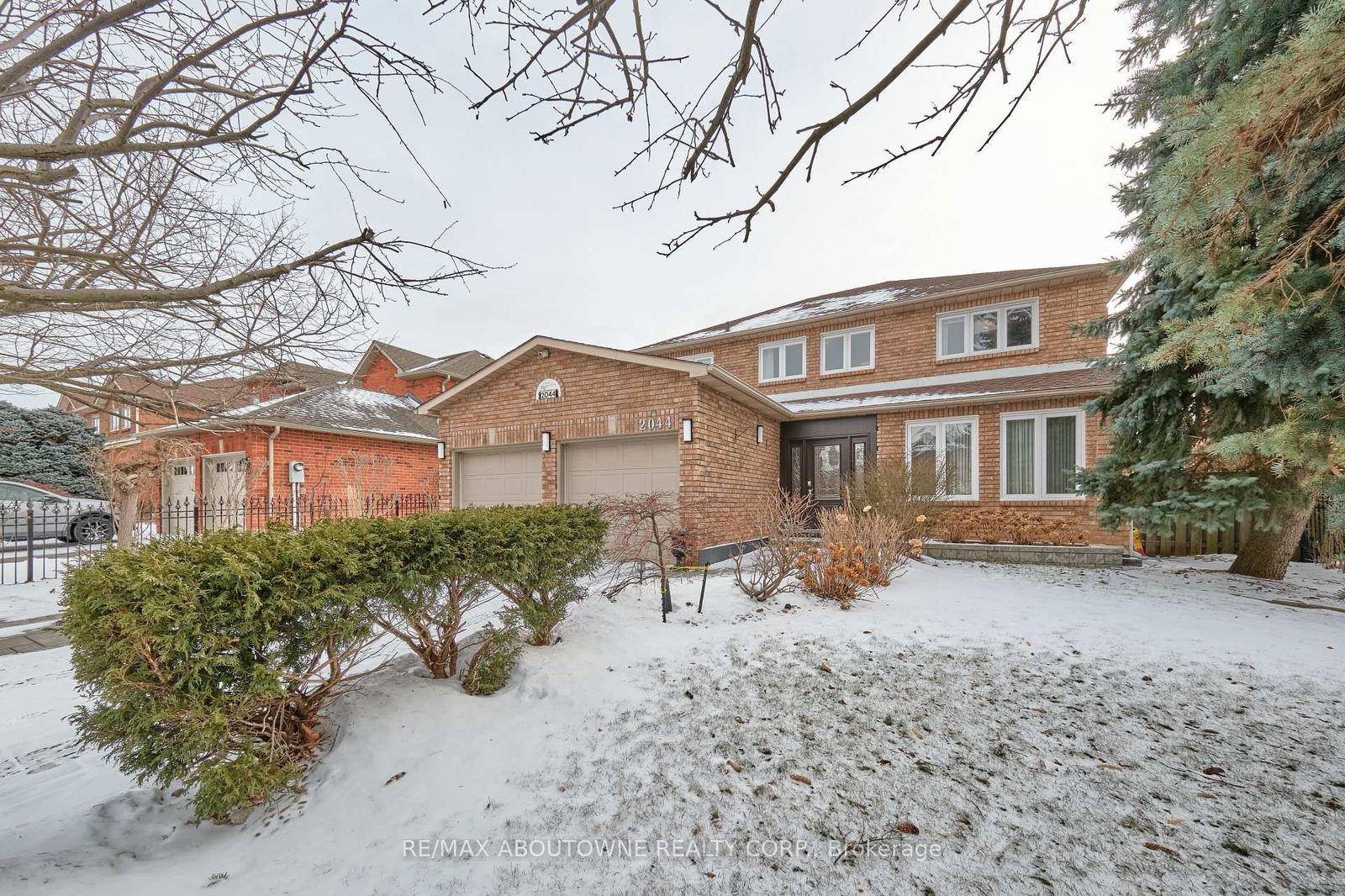 Detached House leased at 2044 Grenville Drive, Oakville, 1018 - WC Wedgewood Creek, L6H 3Y5 - MLS: W11971228