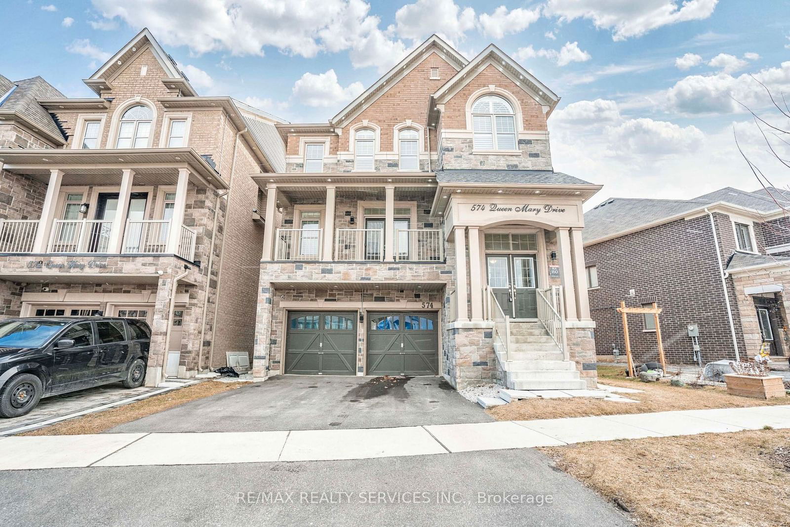 Detached House for sale at 574 Queen Mary Drive, Brampton, Northwest Brampton, L7A 4Y6 - MLS: W11971359