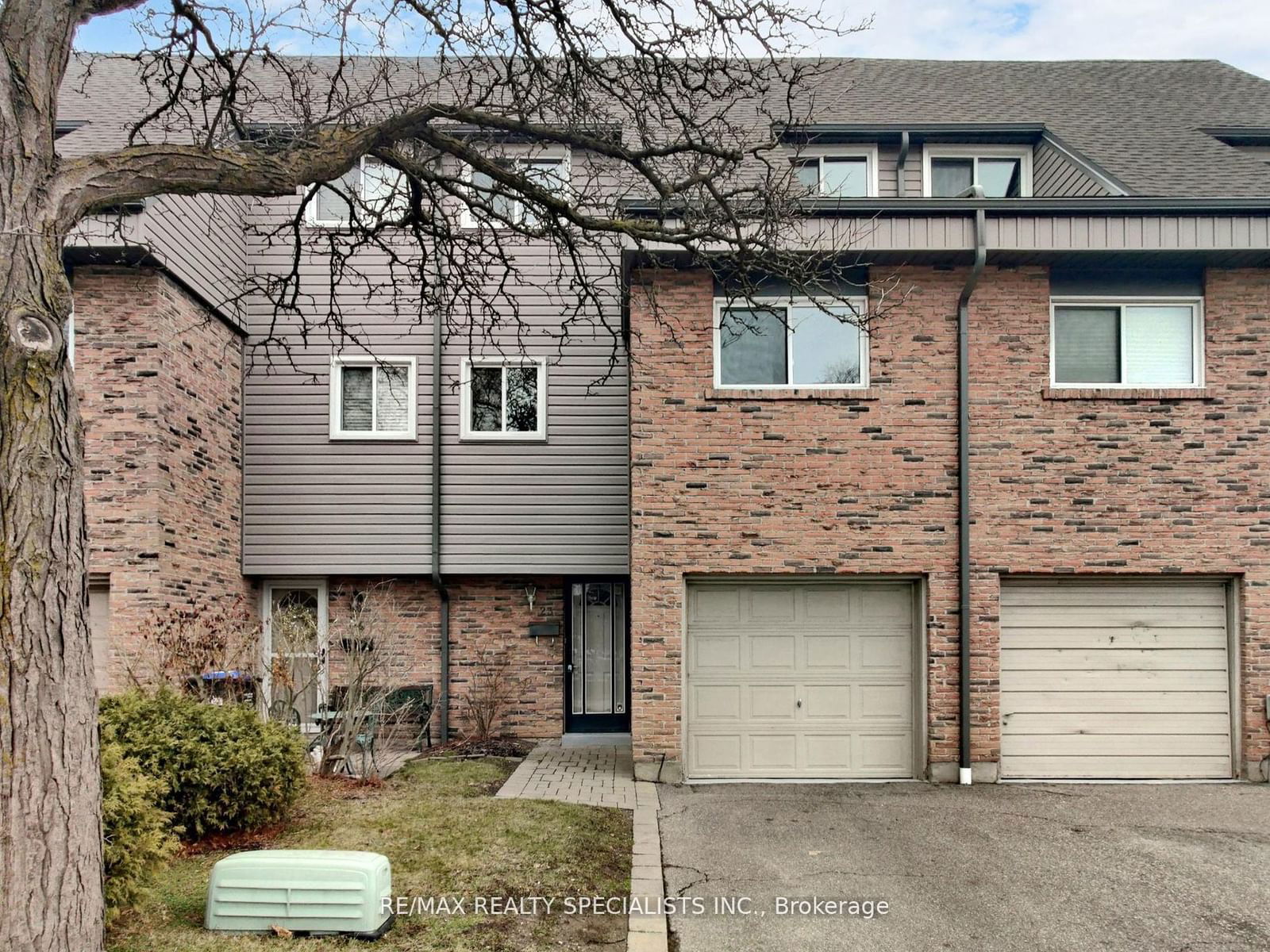 Townhouse for sale at 23-23 Tara Park Crescent, Brampton, Brampton North, L6V 3E3 - MLS: W11971443