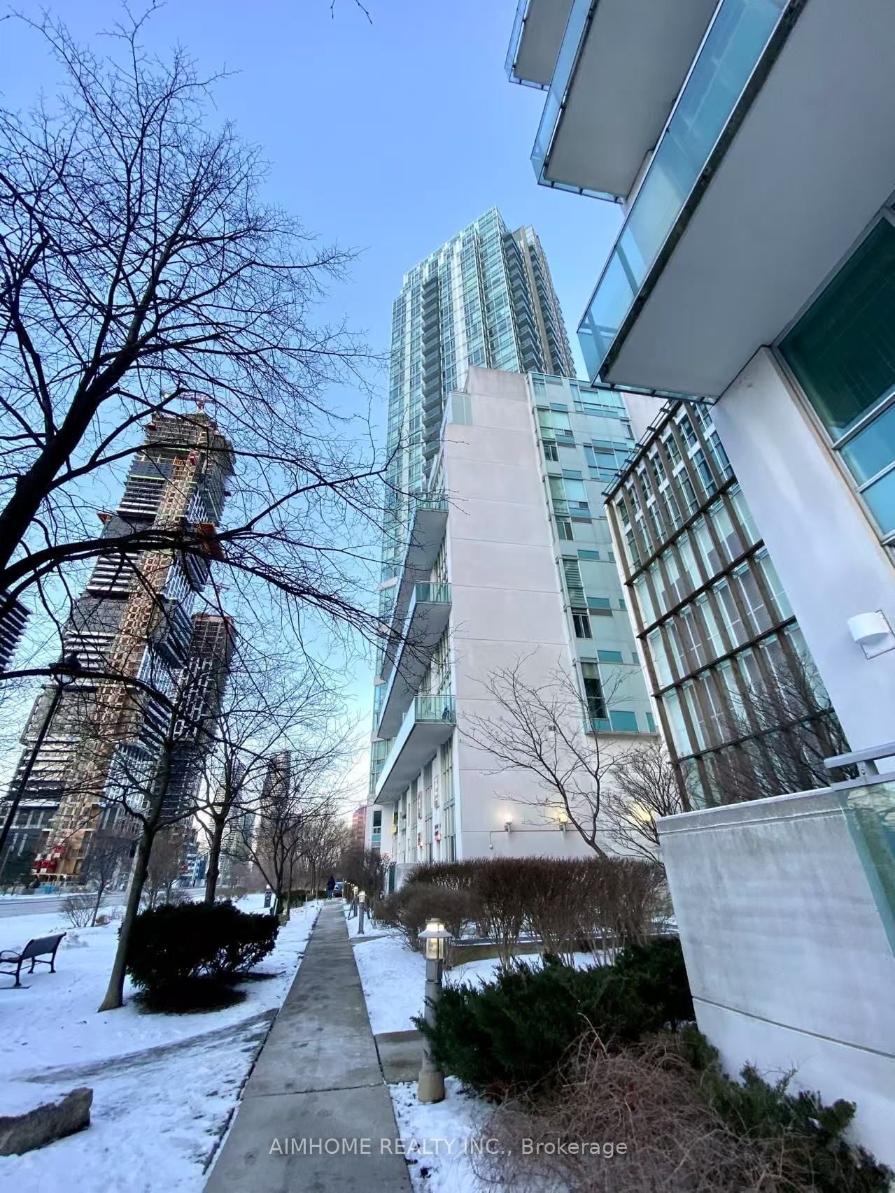 Condo for lease at 2109-223 Webb Drive, Mississauga, City Centre, L5B 0E8 - MLS: W11971719