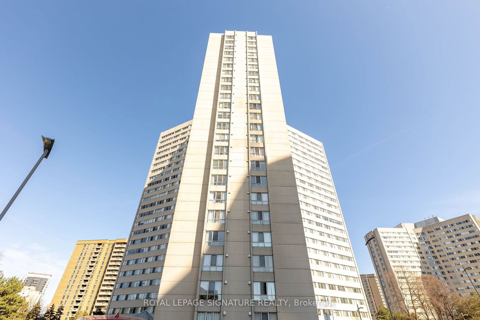 Condo for sale at 2007-3700 Kaneff Crescent, Mississauga, Mississauga Valleys, L5A 4B8 - MLS: W11971735