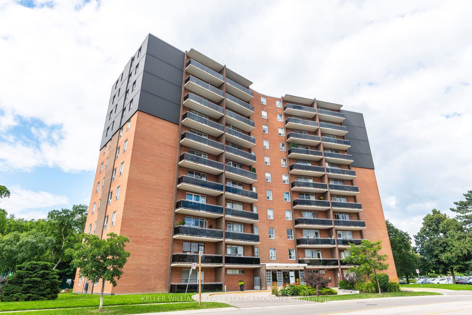 Condo for sale at 802-3145 Queen Frederica Drive, Mississauga, Applewood, L4Y 3A7 - MLS: W11972304