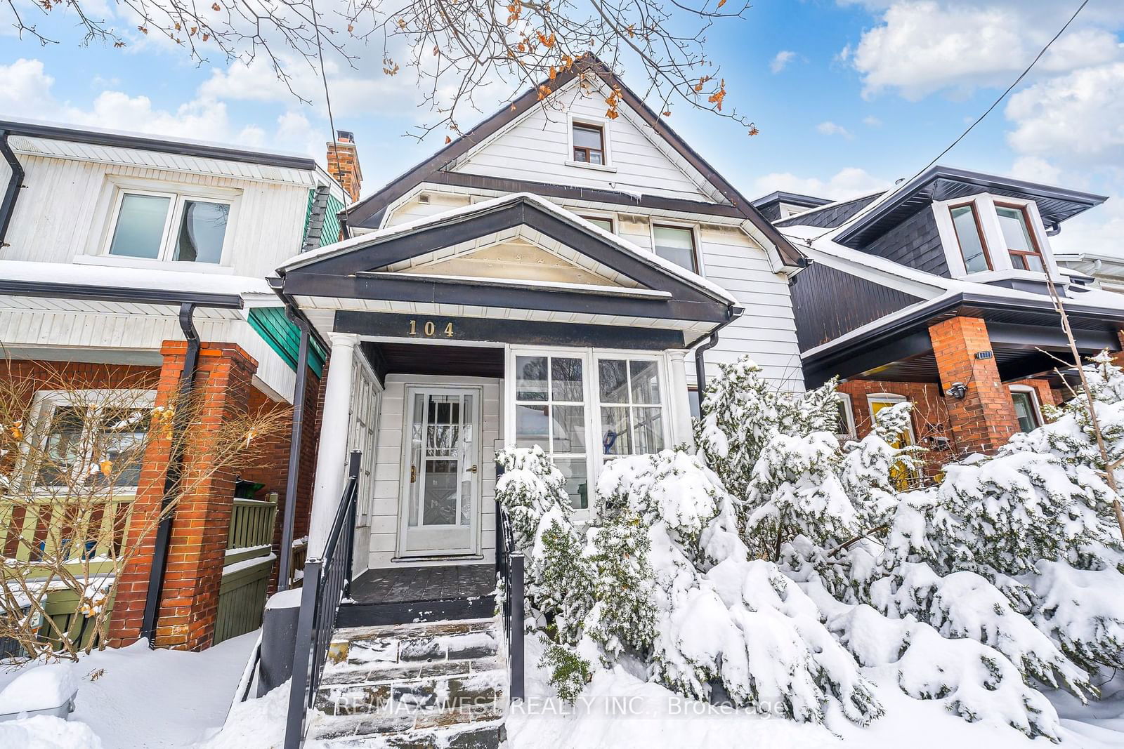 Detached House sold at 104 Runnymede Road, Toronto, High Park-Swansea, M6S 2Y3 - MLS: W11972369