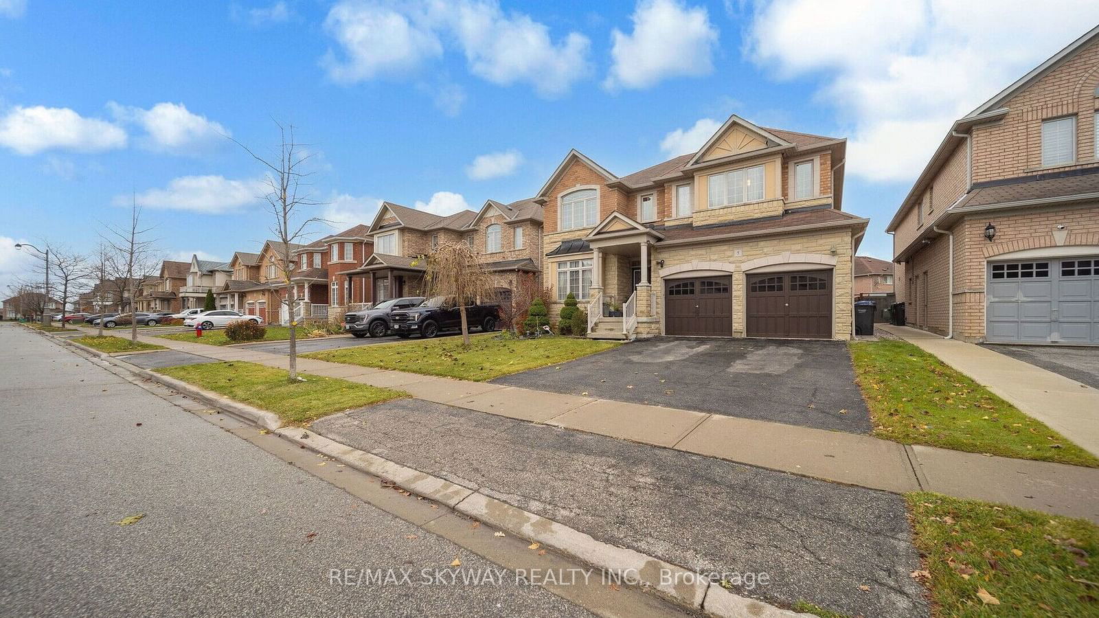 Detached House for sale at 5 Kerrigan Drive, Brampton, Sandringham-Wellington, L6R 0S4 - MLS: W11972633