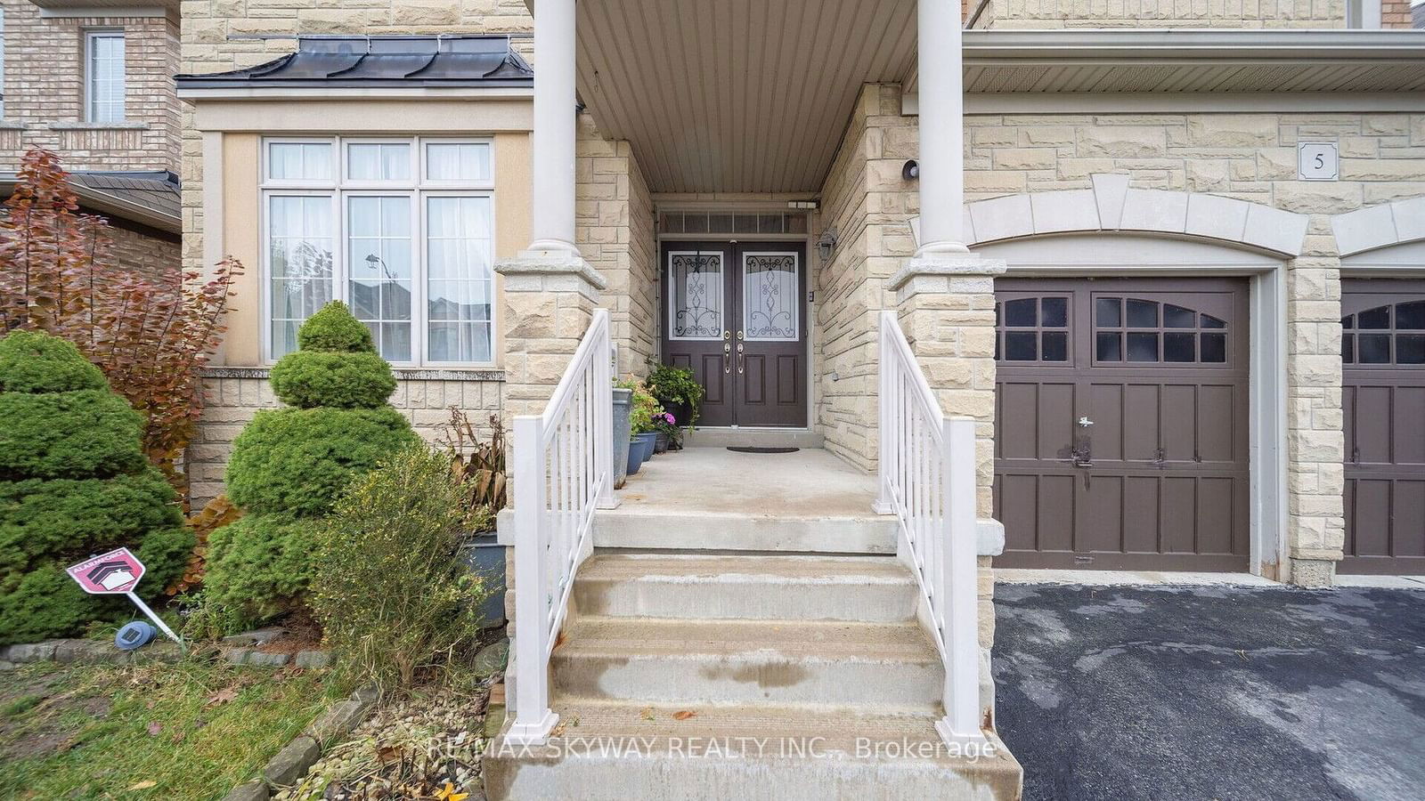 Detached House for sale at 5 Kerrigan Drive, Brampton, Sandringham-Wellington, L6R 0S4 - MLS: W11972633