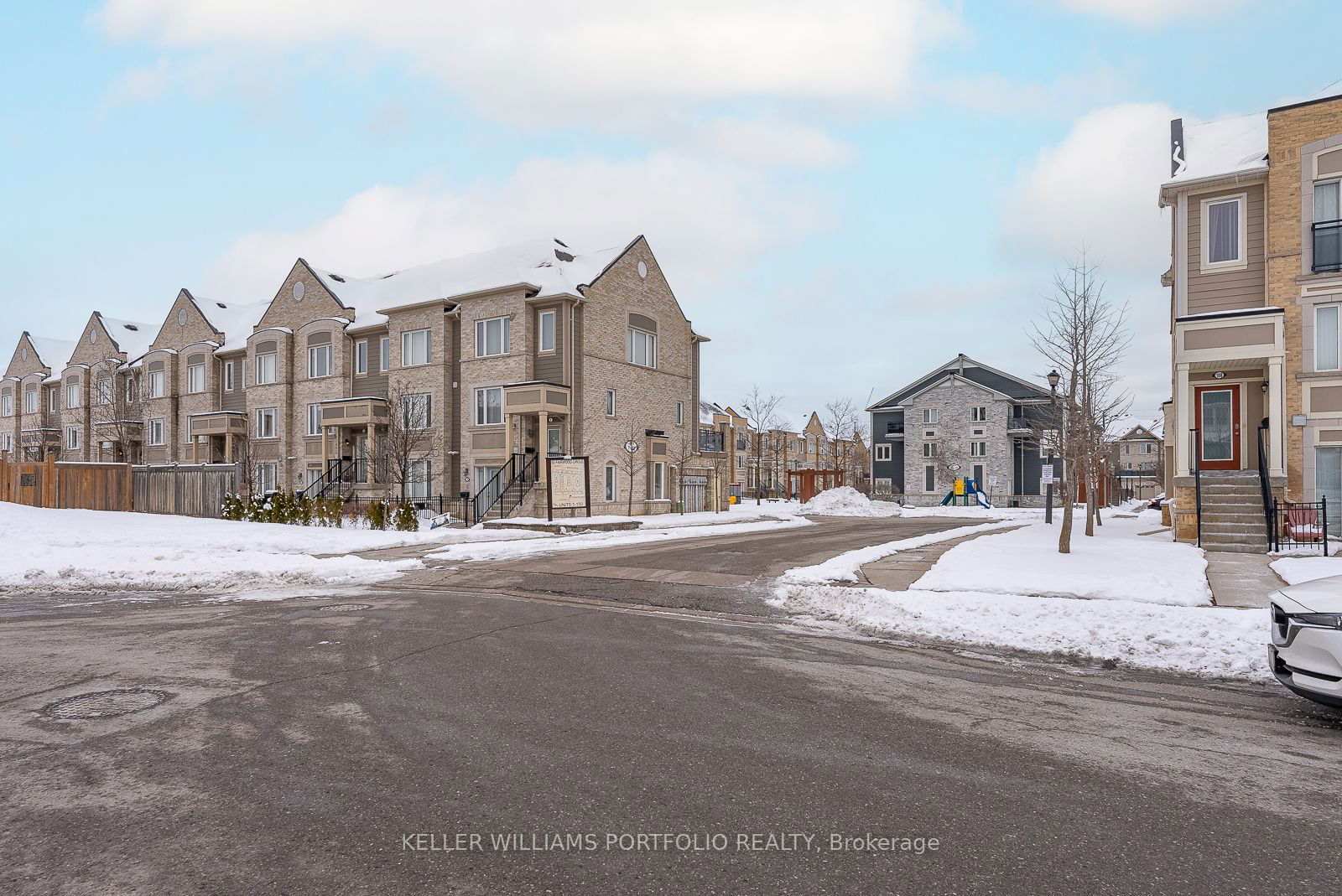 Townhouse for lease at 4-60 Fairwood Circle, Brampton, Sandringham-Wellington, L6R 0Y6 - MLS: W11972720