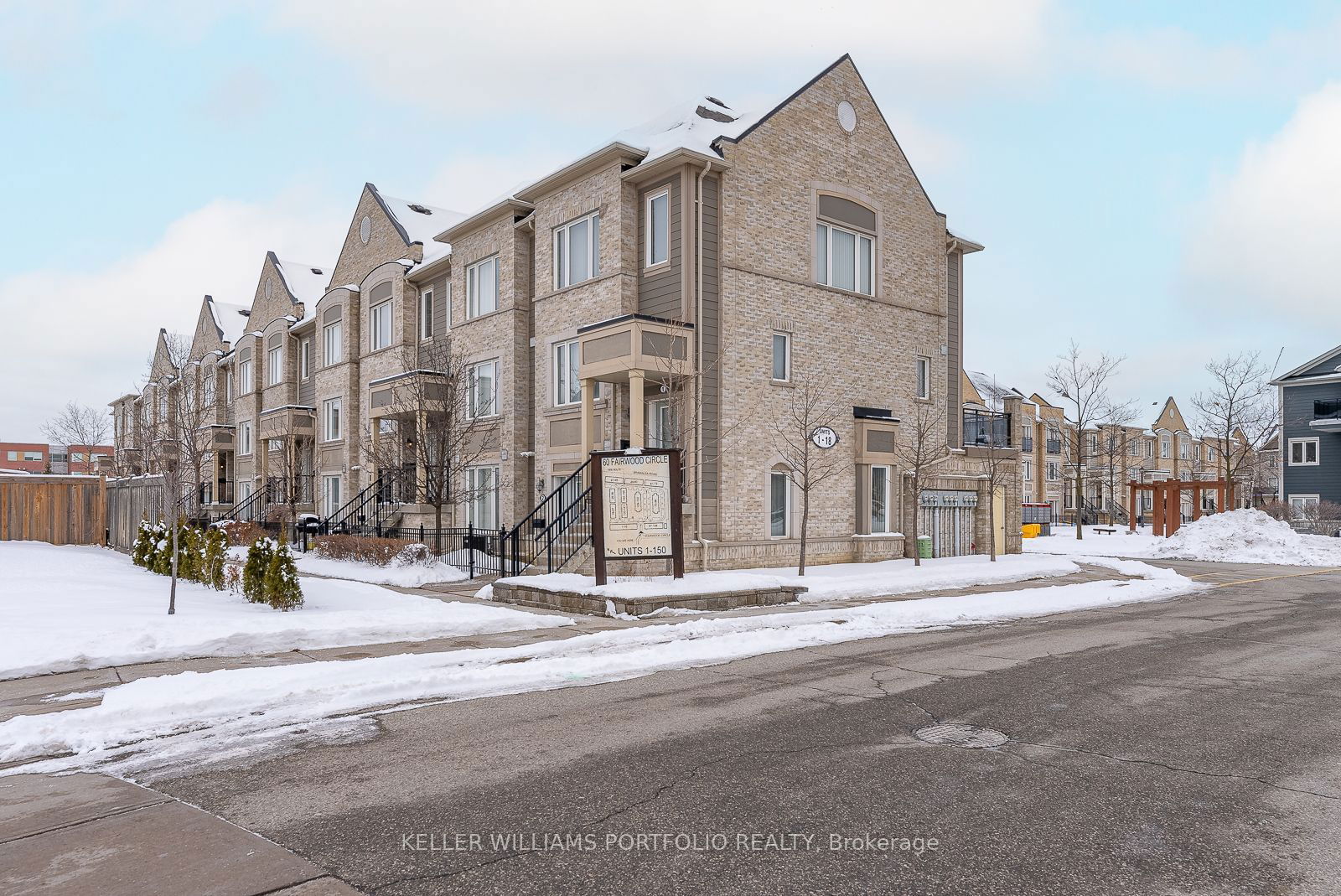 Townhouse for lease at 4-60 Fairwood Circle, Brampton, Sandringham-Wellington, L6R 0Y6 - MLS: W11972720