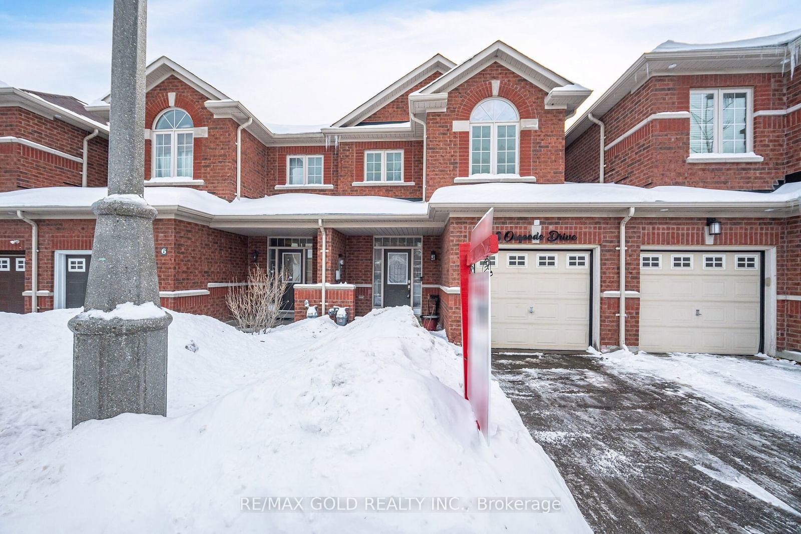 Townhouse for sale at 8 Osgoode Drive, Brampton, Bram East, L6P 2Z4 - MLS: W11972737