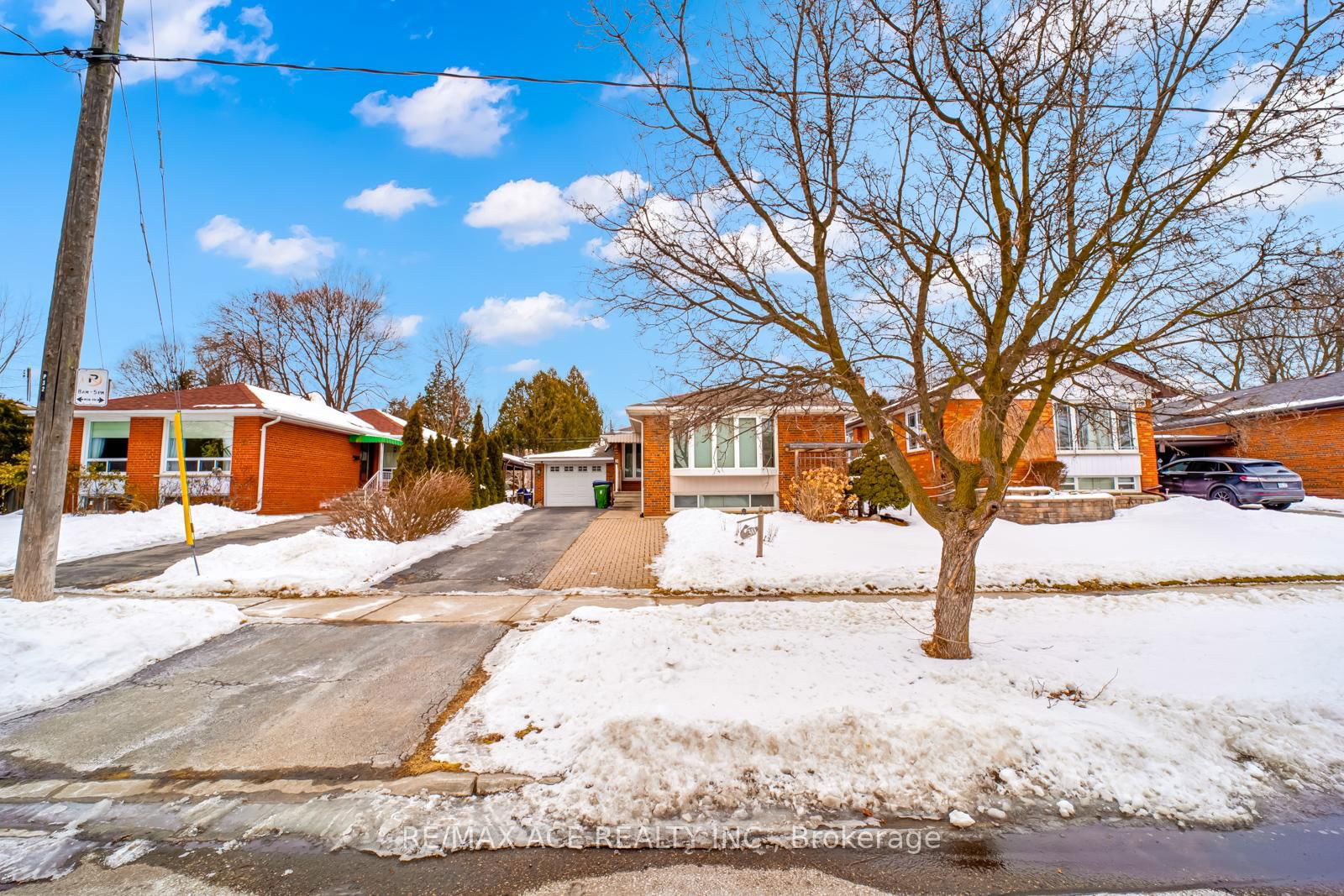 Detached House sold at 30 Fallowfield Road, Toronto, Rexdale-Kipling, M9W 2W2 - MLS: W11973019