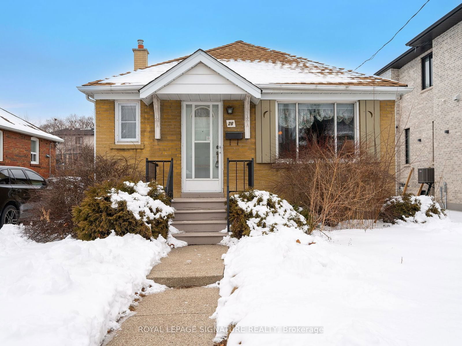 Detached House for sale at 26 Edgecroft Road, Toronto, Stonegate-Queensway, M8Z 2B6 - MLS: W11973078