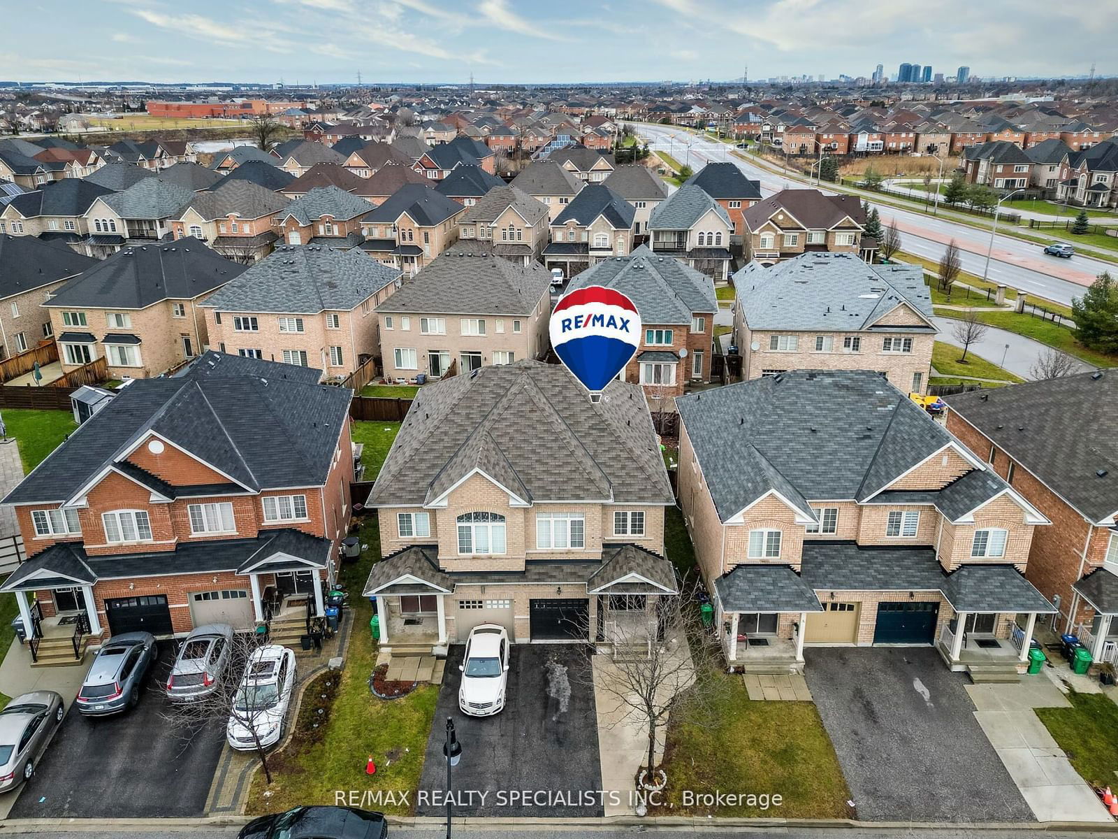 Semi-Detached House for sale at 24 Orangeblossom Trail, Brampton, Credit Valley, L6X 3B4 - MLS: W11973281