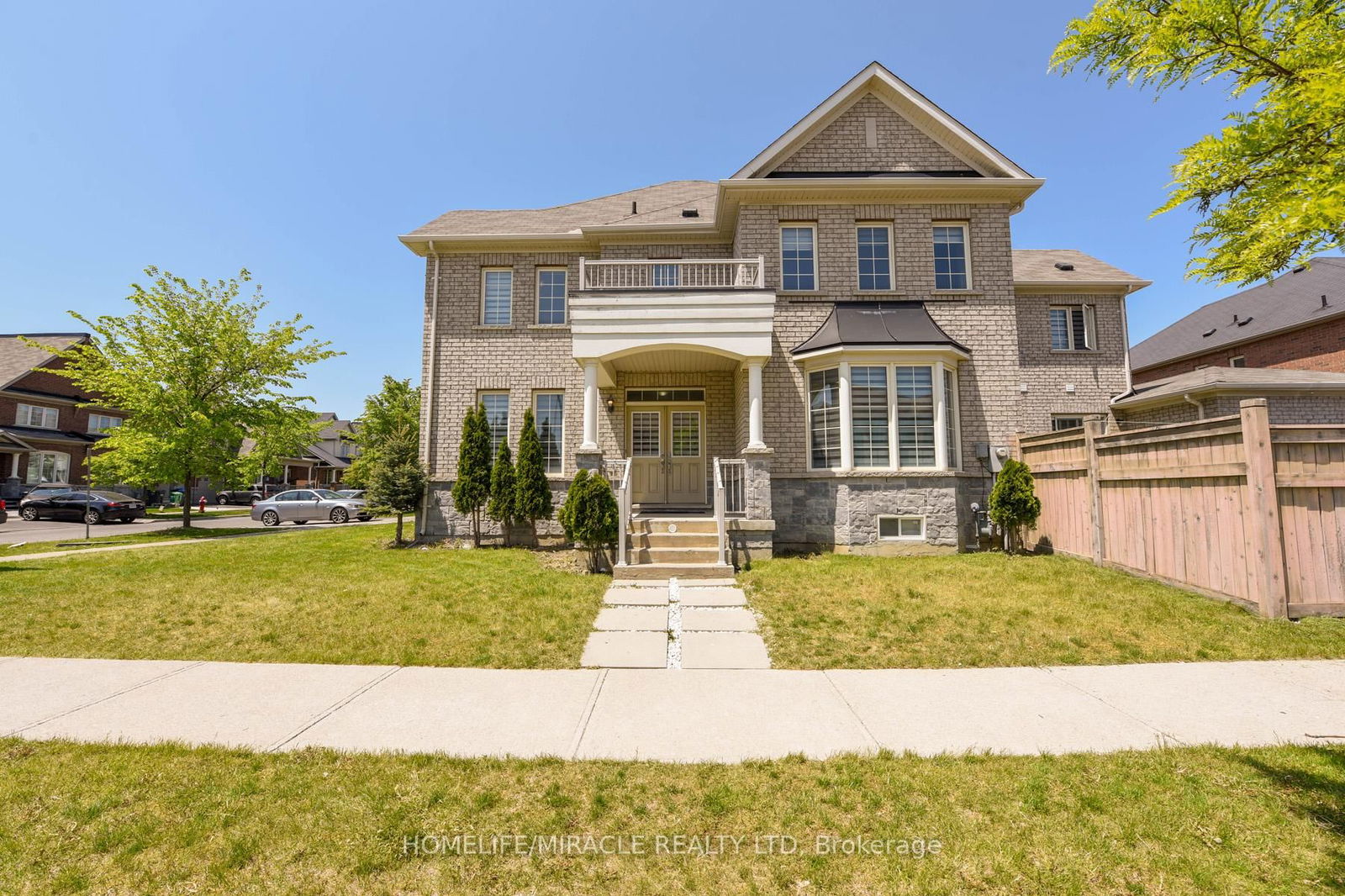 Townhouse sold at 2 Lorenzo Circle, Brampton, Sandringham-Wellington, L6R 0Z9 - MLS: W11973429