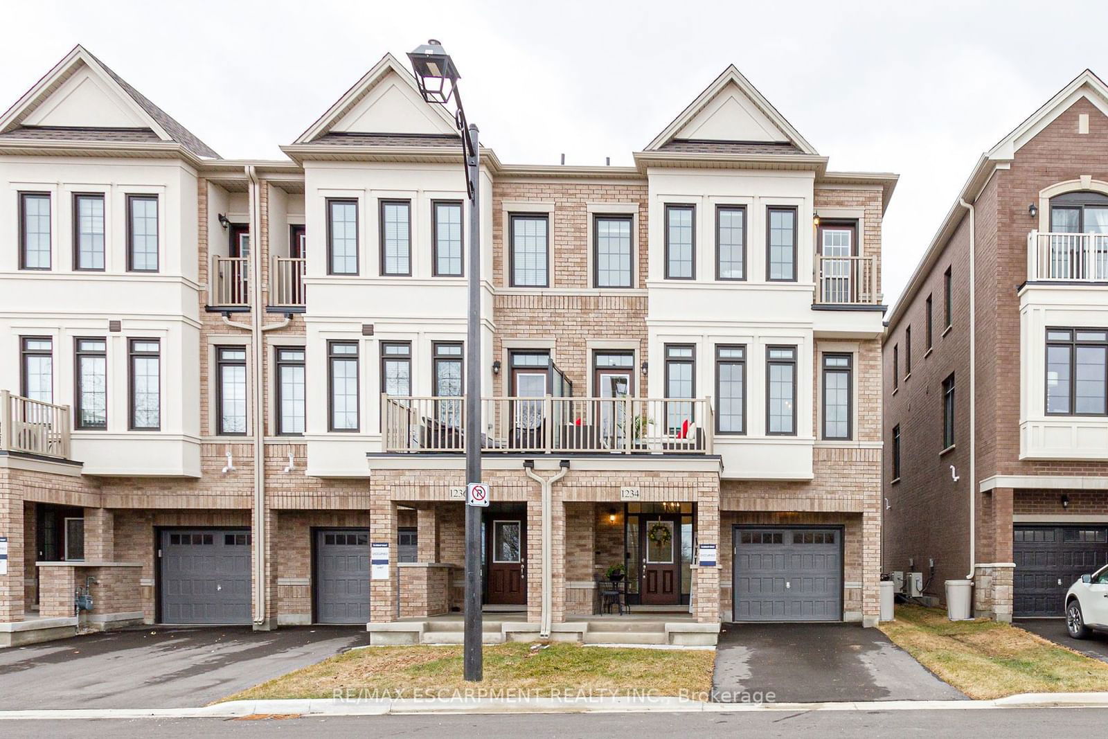 Townhouse for lease at 1234 Restivo Lane, Milton, Ford, L9E 1J9 - MLS: W11973451