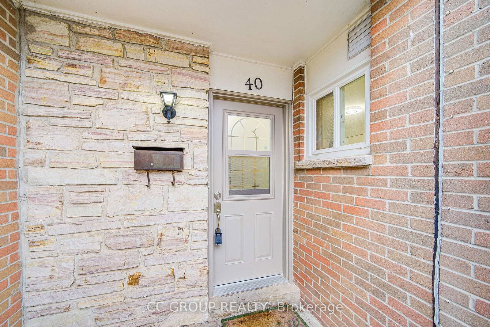 Townhouse sold at 40 Onslow Court, Oakville, College Park, L6H 1J2 - MLS: W11973471