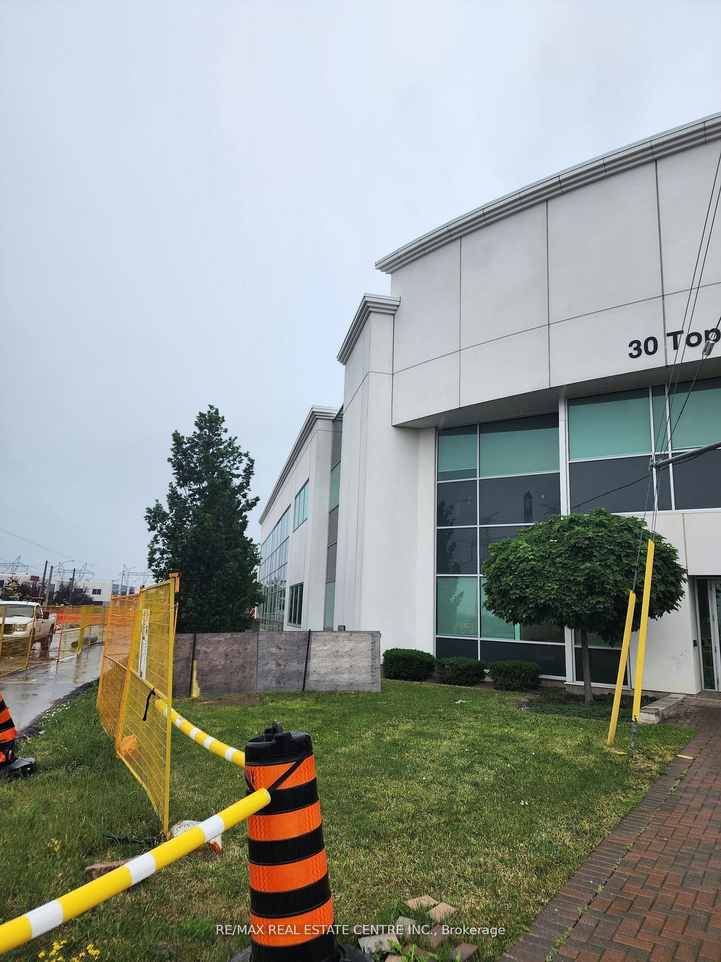 Office for sale at 8A-30 Topflight Drive, Mississauga, Gateway, L5S 0A8 - MLS: W11973777