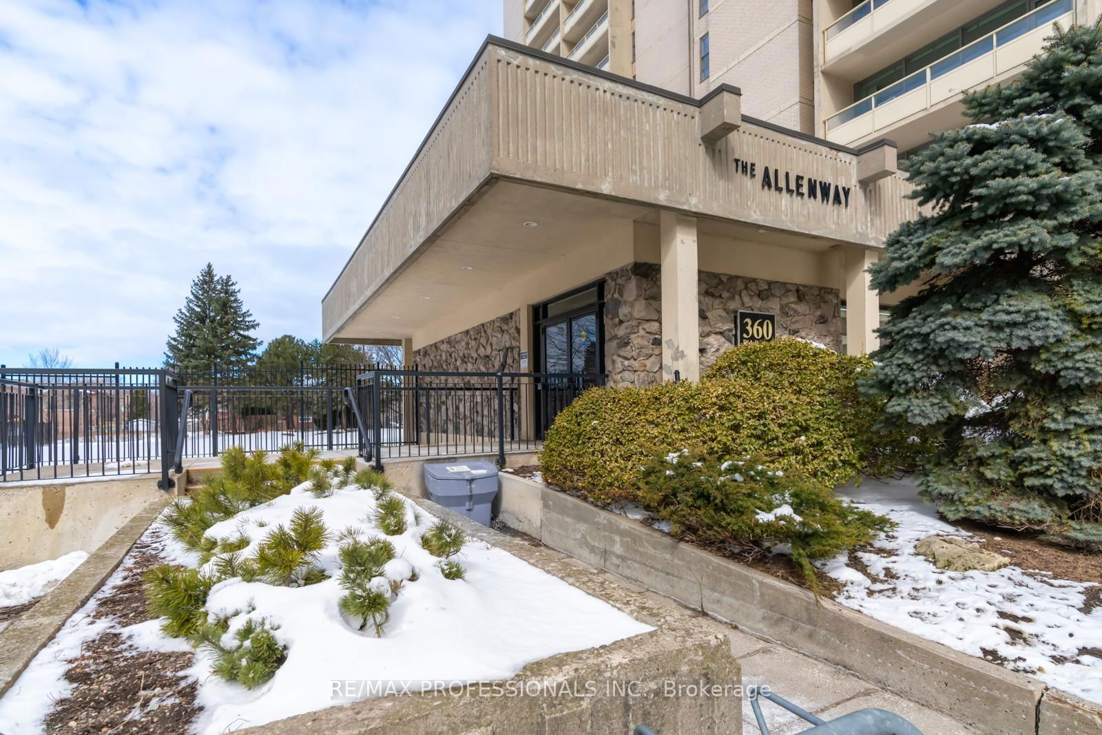 Condo sold at 2107-360 Ridelle Avenue, Toronto, Briar Hill-Belgravia, M6B 1K1 - MLS: W11973809