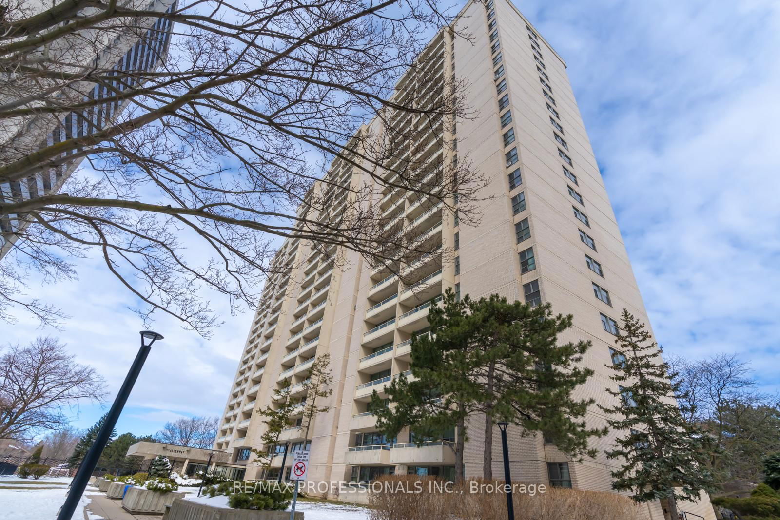 Condo sold at 2107-360 Ridelle Avenue, Toronto, Briar Hill-Belgravia, M6B 1K1 - MLS: W11973809