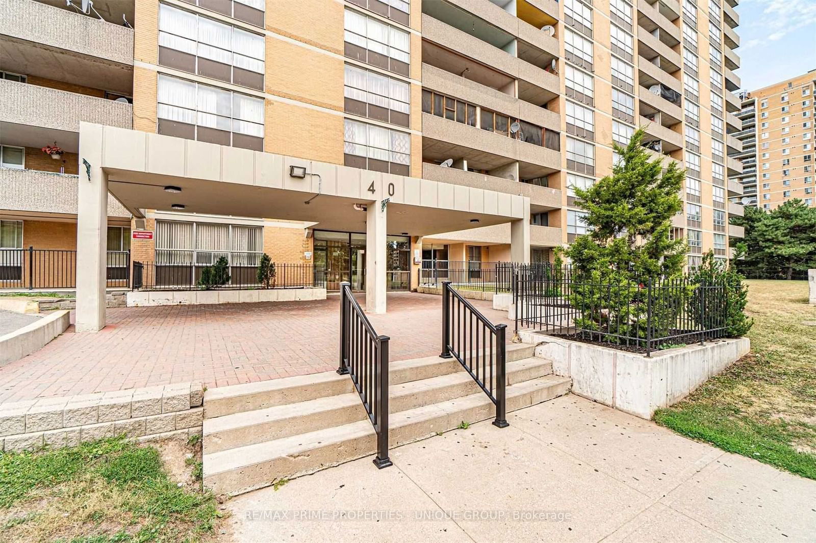 Condo for sale at 806-40 Panorama Court, Toronto, Mount Olive-Silverstone-Jamestown, M9V 4M1 - MLS: W11973893