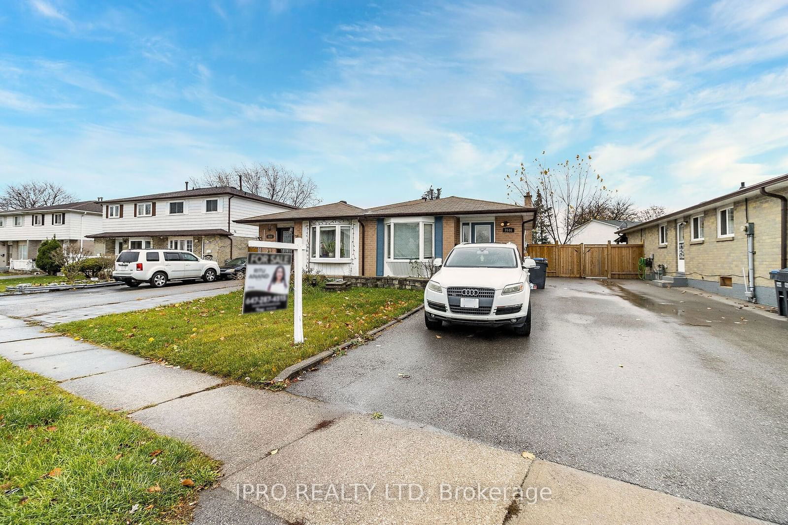 Semi-Detached House for sale at 7646 Priory Crescent, Mississauga, Malton, L4T 3H5 - MLS: W11973956