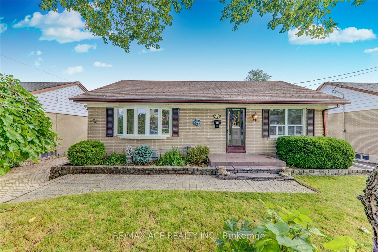 Building at 17 Arch Road, Mississauga, Streetsville