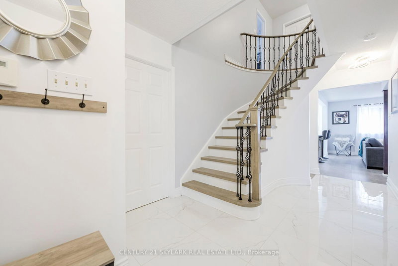 59 Richwood Cres, Brampton, L6X 4K7 | Image 3