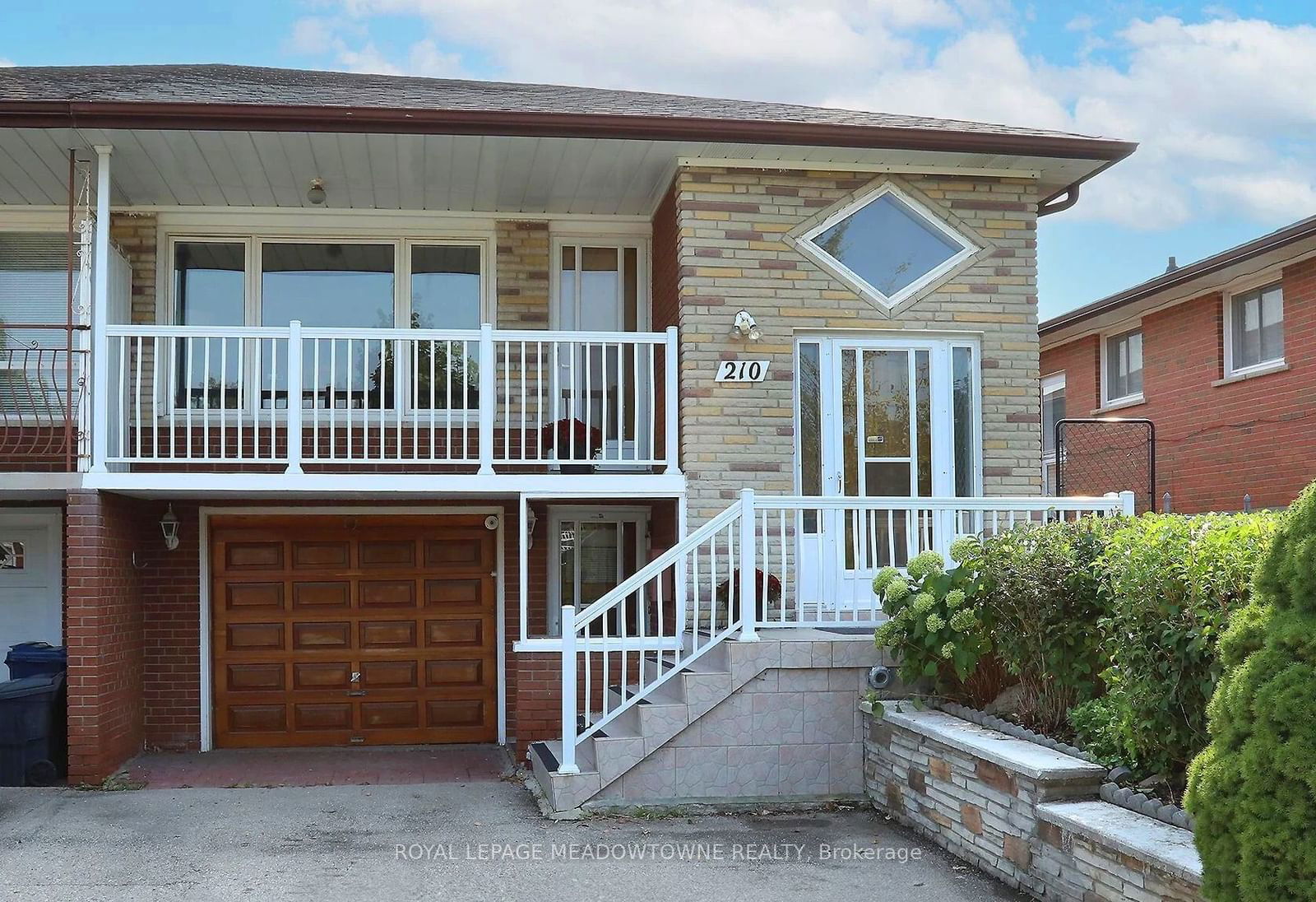 Semi-Detached House for lease at Upper-210 Cabana Drive, Toronto, Humber Summit, M9L 1L3 - MLS: W11974096