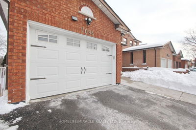 7094 Dalewood Dr, Mississauga - Malton image-0-2