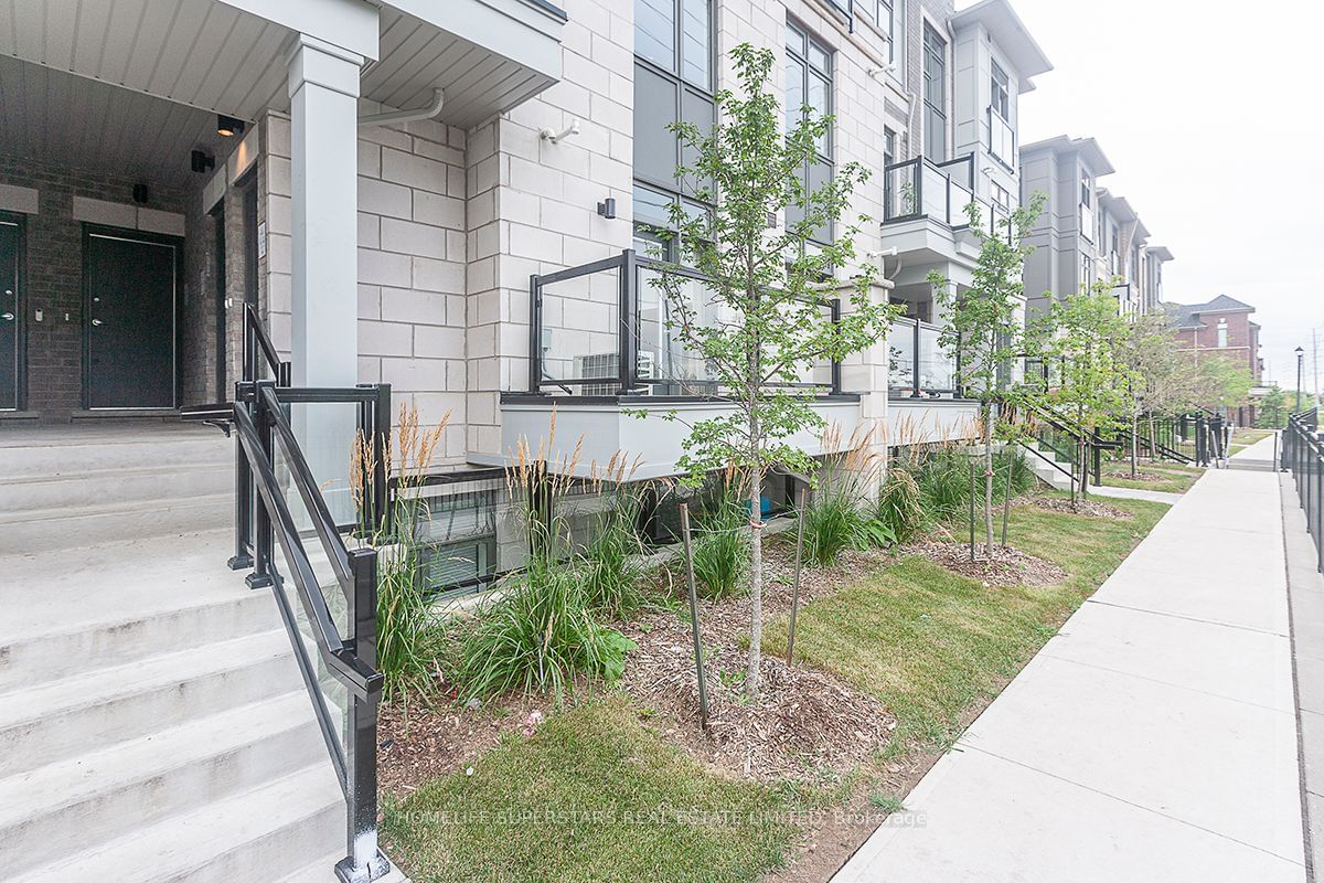 Townhouse for sale at 110-20 Halliford Place, Brampton, Goreway Drive Corridor, L6P 4R1 - MLS: W11974200