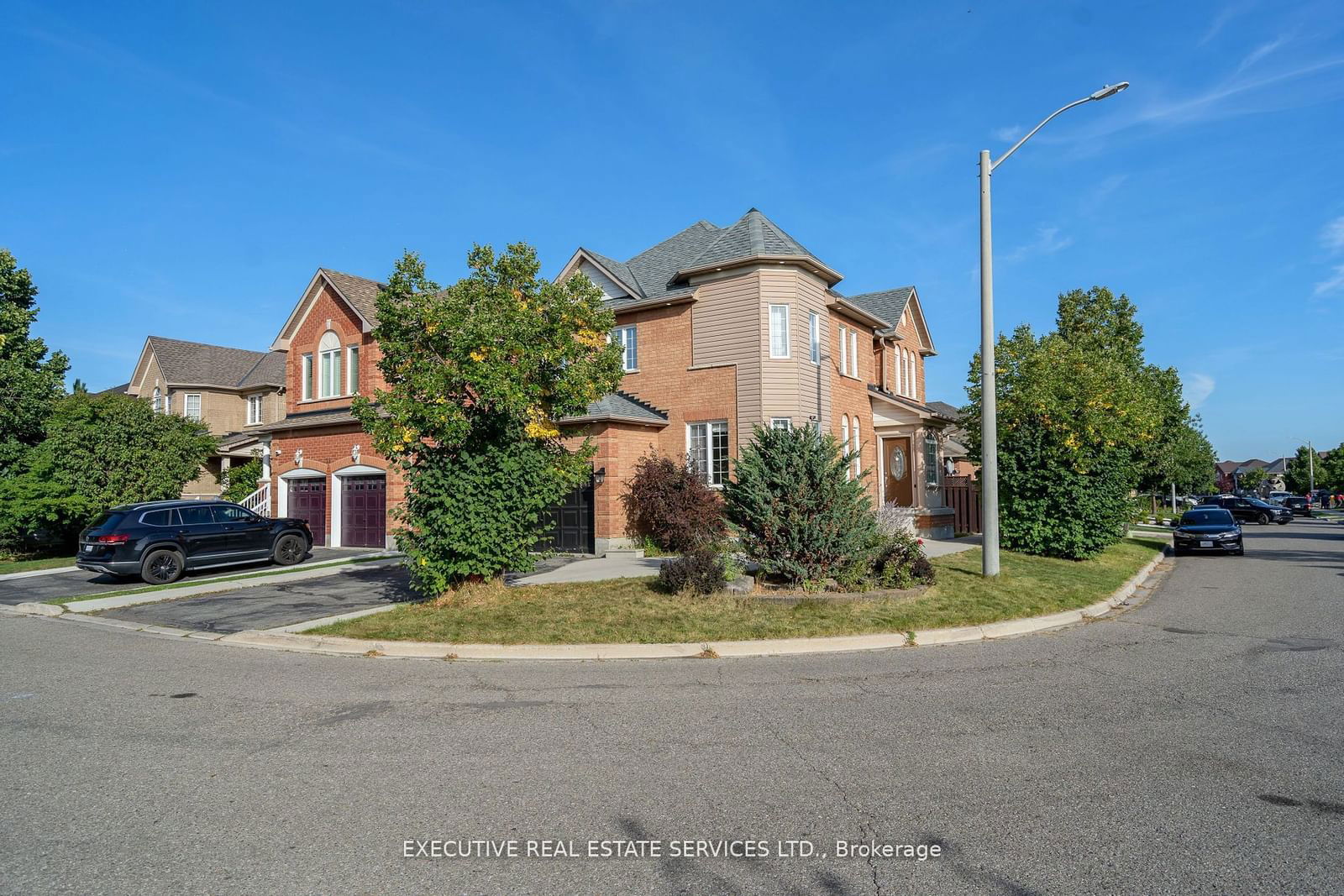 Detached House for sale at 41 Fallstar Crescent, Brampton, Fletcher's Meadow, L7A 2J6 - MLS: W11974211