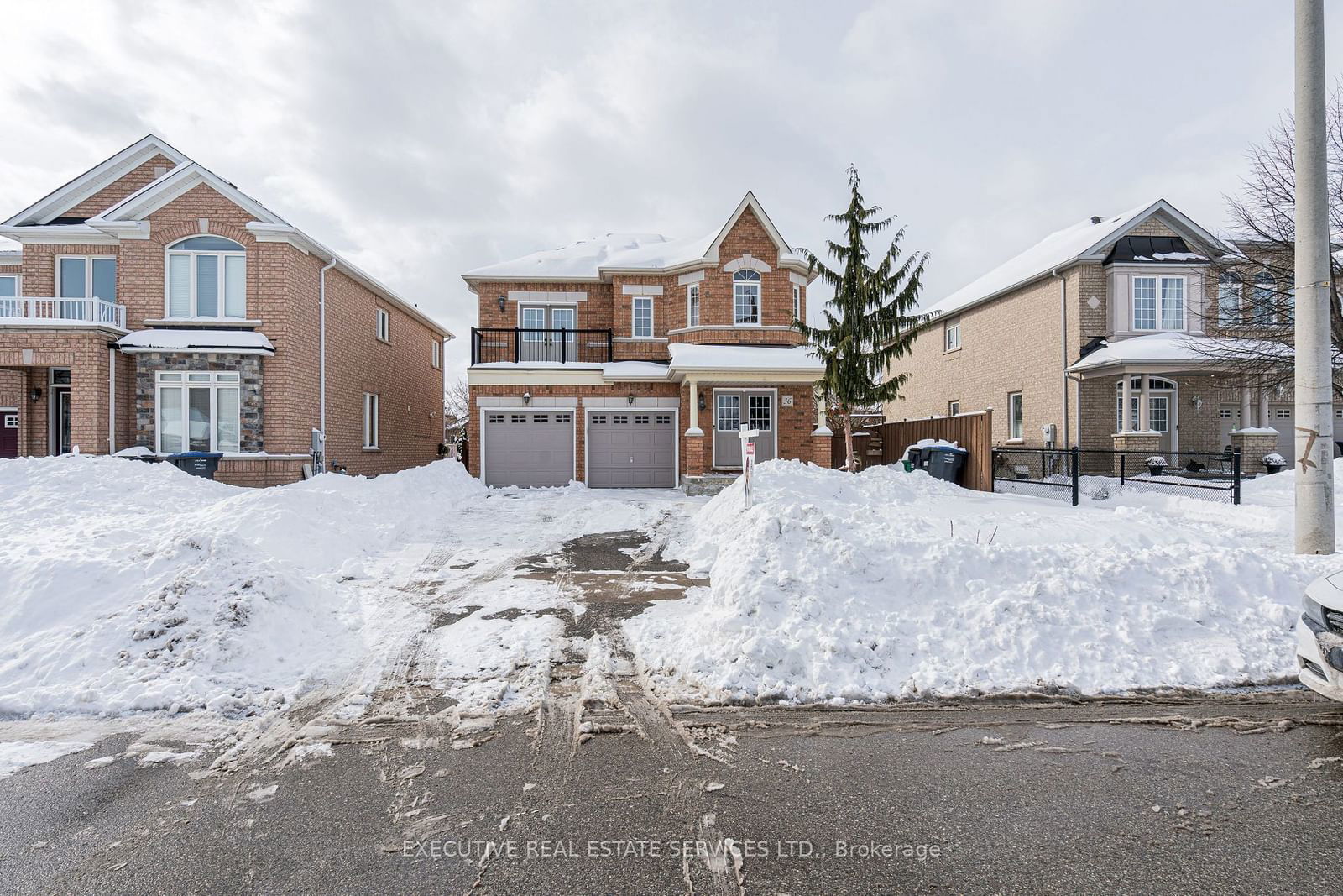 Detached House for sale at 36 Clarion Road, Brampton, Fletcher's Meadow, L7A 3T5 - MLS: W11974225