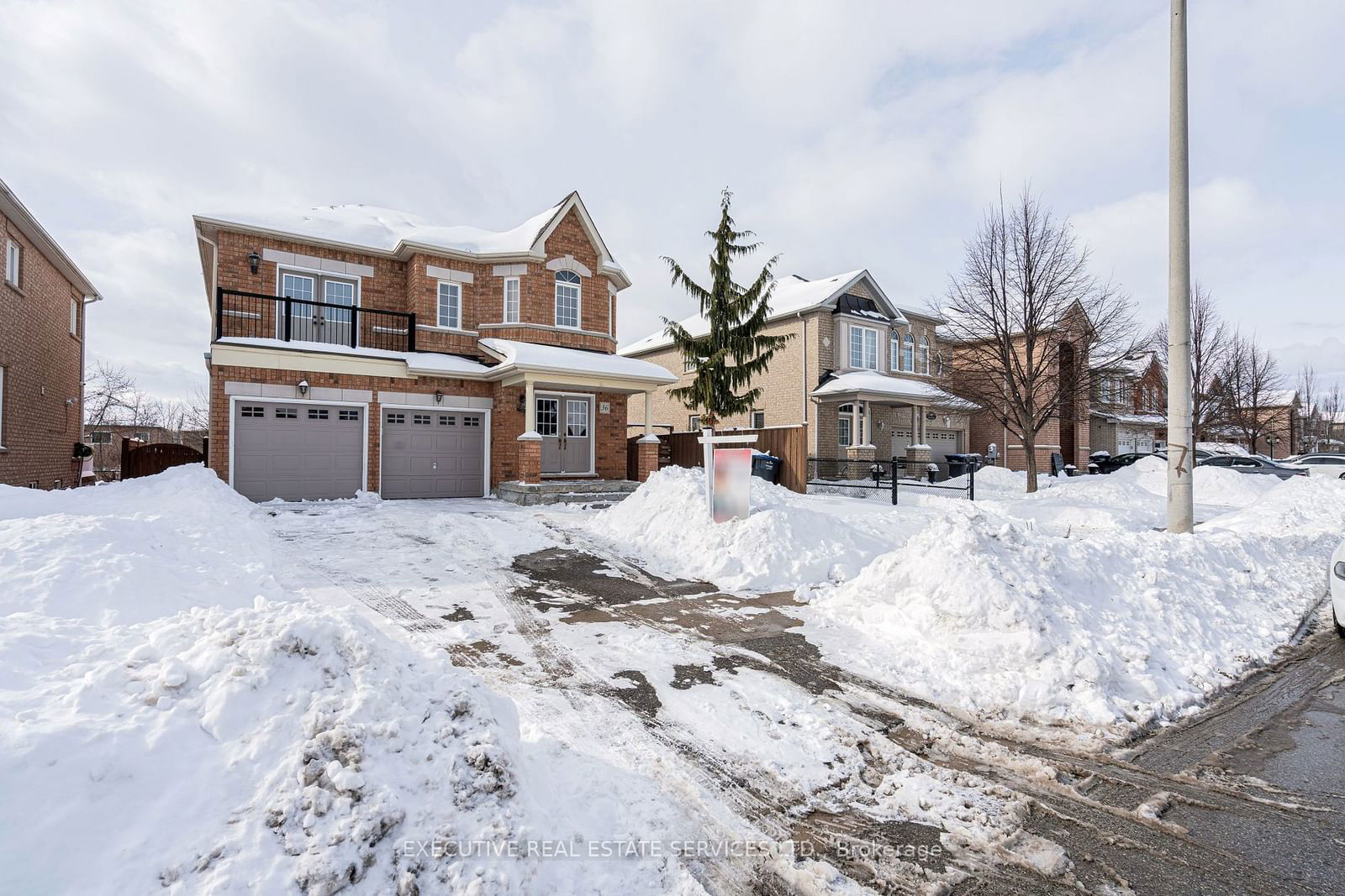 Detached House for sale at 36 Clarion Road, Brampton, Fletcher's Meadow, L7A 3T5 - MLS: W11974225