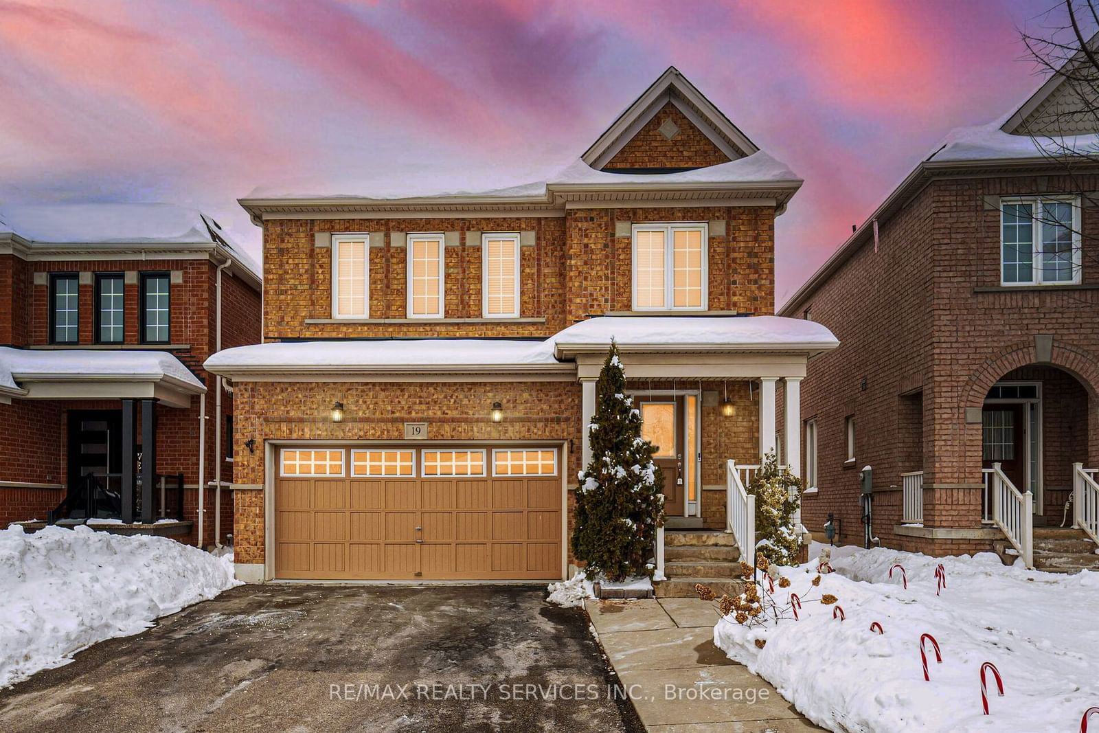 Detached House for sale at 19 Snapdragon Square, Brampton, Bram East, L6P 3K4 - MLS: W11974292