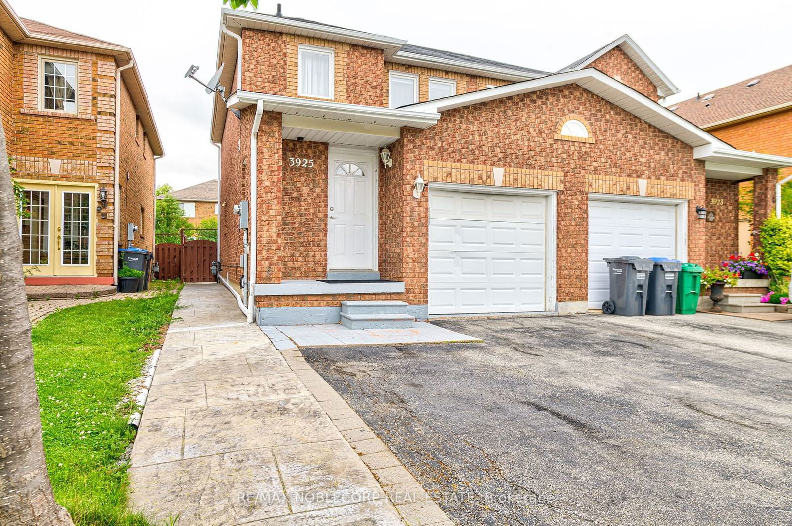 Semi-Detached House leased at 3925 Stoneham Way, Mississauga, Lisgar, L5N 6Y6 - MLS: W11974371