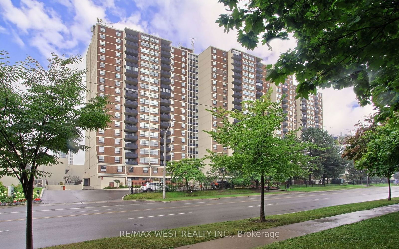 Condo for lease at 1008-362 THE EAST MALL, Toronto, Islington-City Centre West, M9B 6C4 - MLS: W11974373