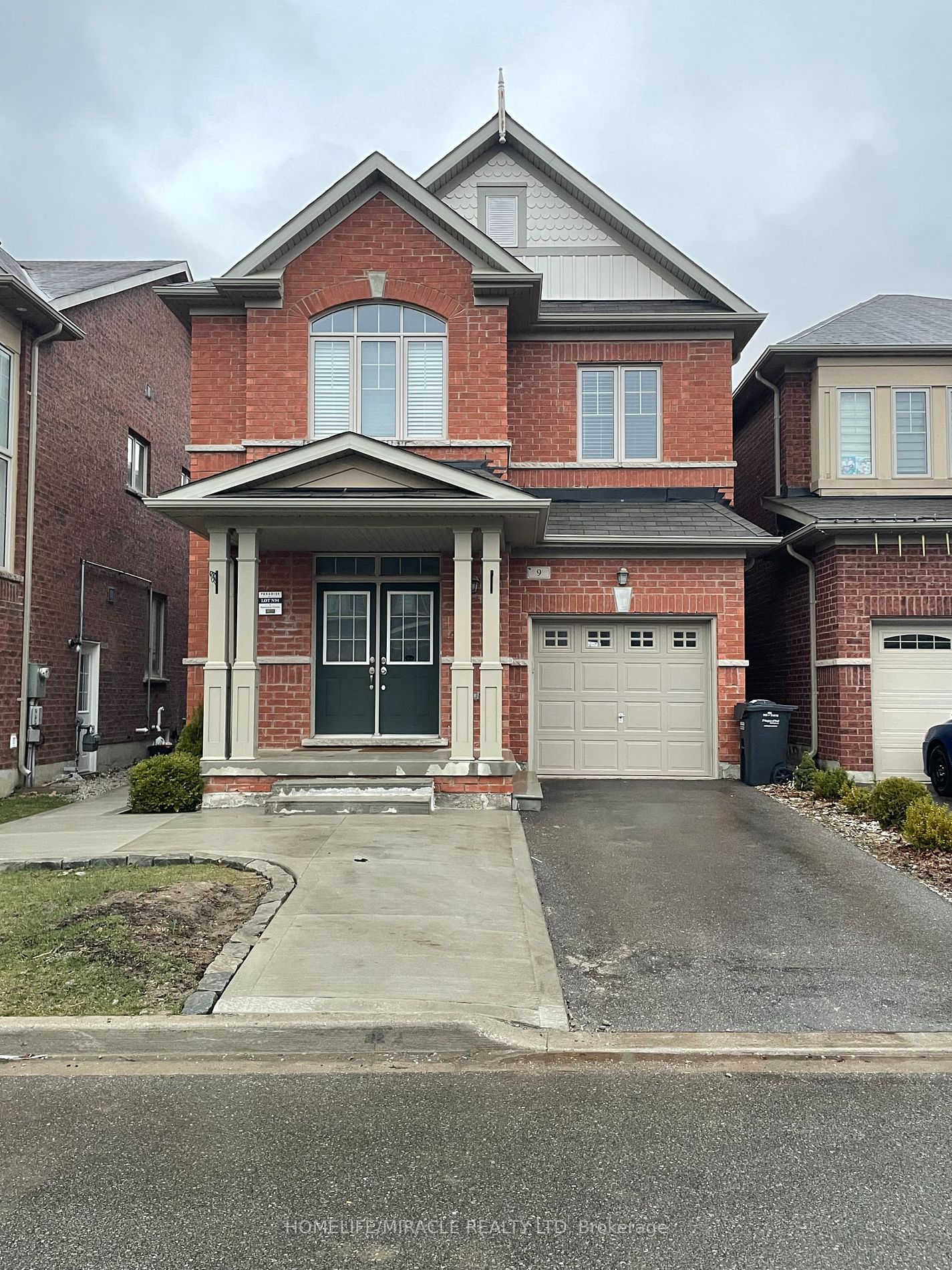 Detached House for lease at 9 Humberstone Crescent, Brampton, Northwest Brampton, L7A 4C3 - MLS: W11974395