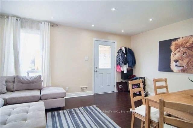 Upper - 186 Maurice Dr, Oakville, L6K 2W9 | Image 2