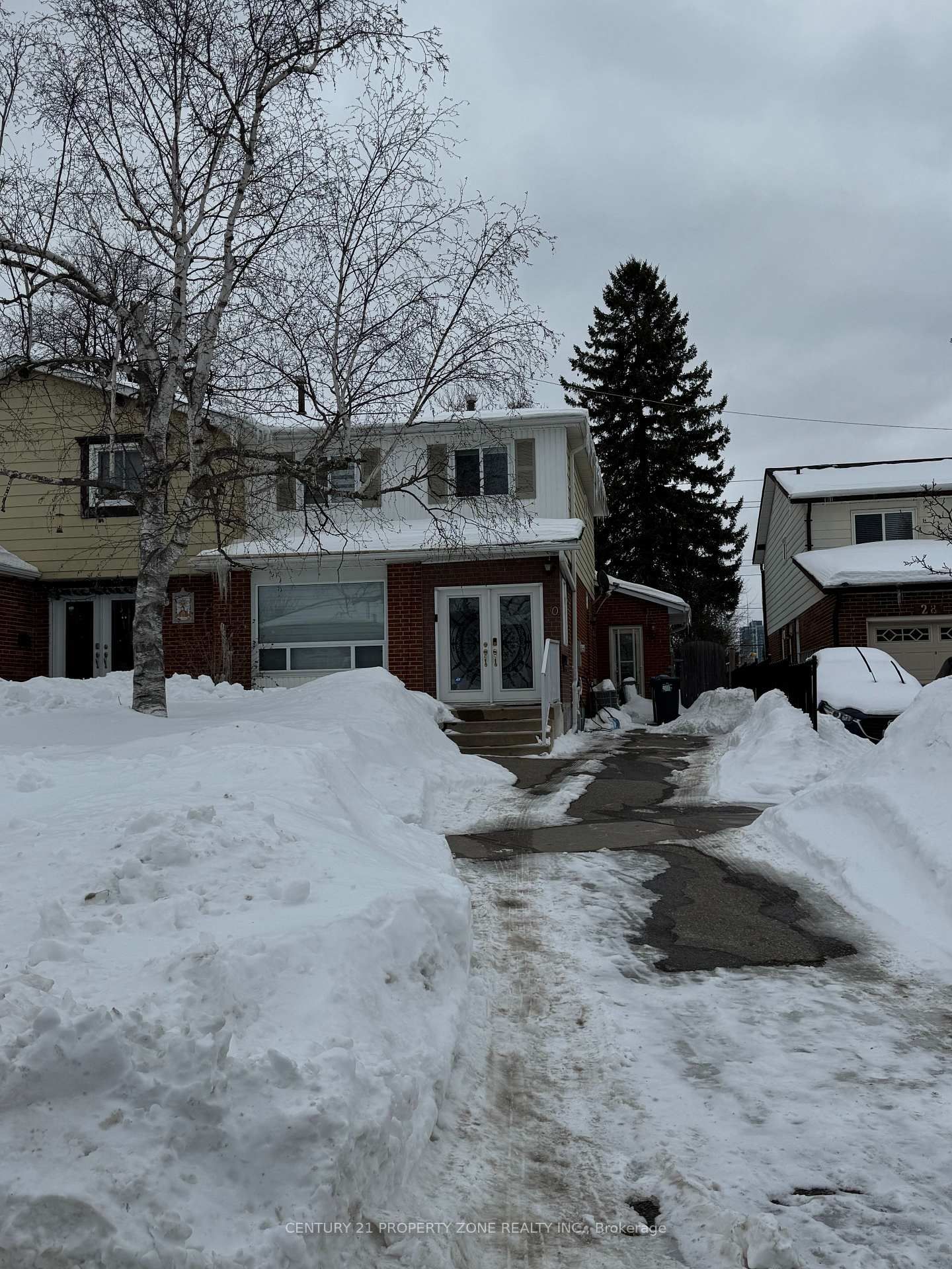 Semi-Detached House sold at 30 Newby Court, Brampton, Brampton North, L6V 2R8 - MLS: W11974525