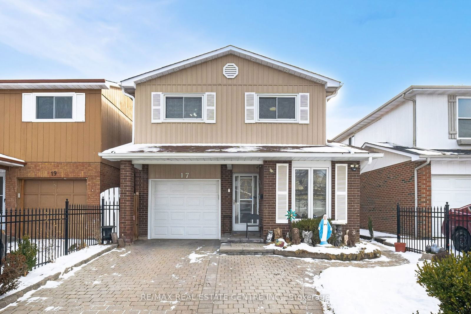 Detached House for sale at 17 Ashurst Crescent, Brampton, Madoc, L6V 3N6 - MLS: W11974558