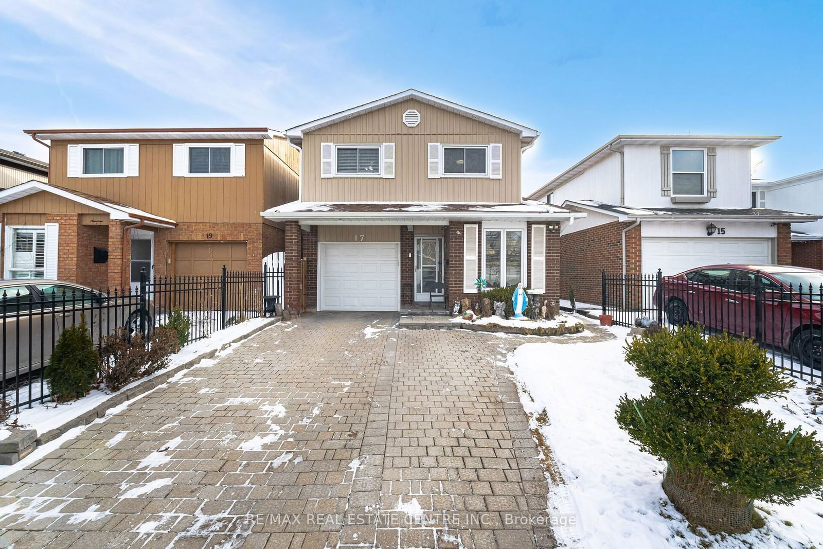 Detached House for sale at 17 Ashurst Crescent, Brampton, Madoc, L6V 3N6 - MLS: W11974558