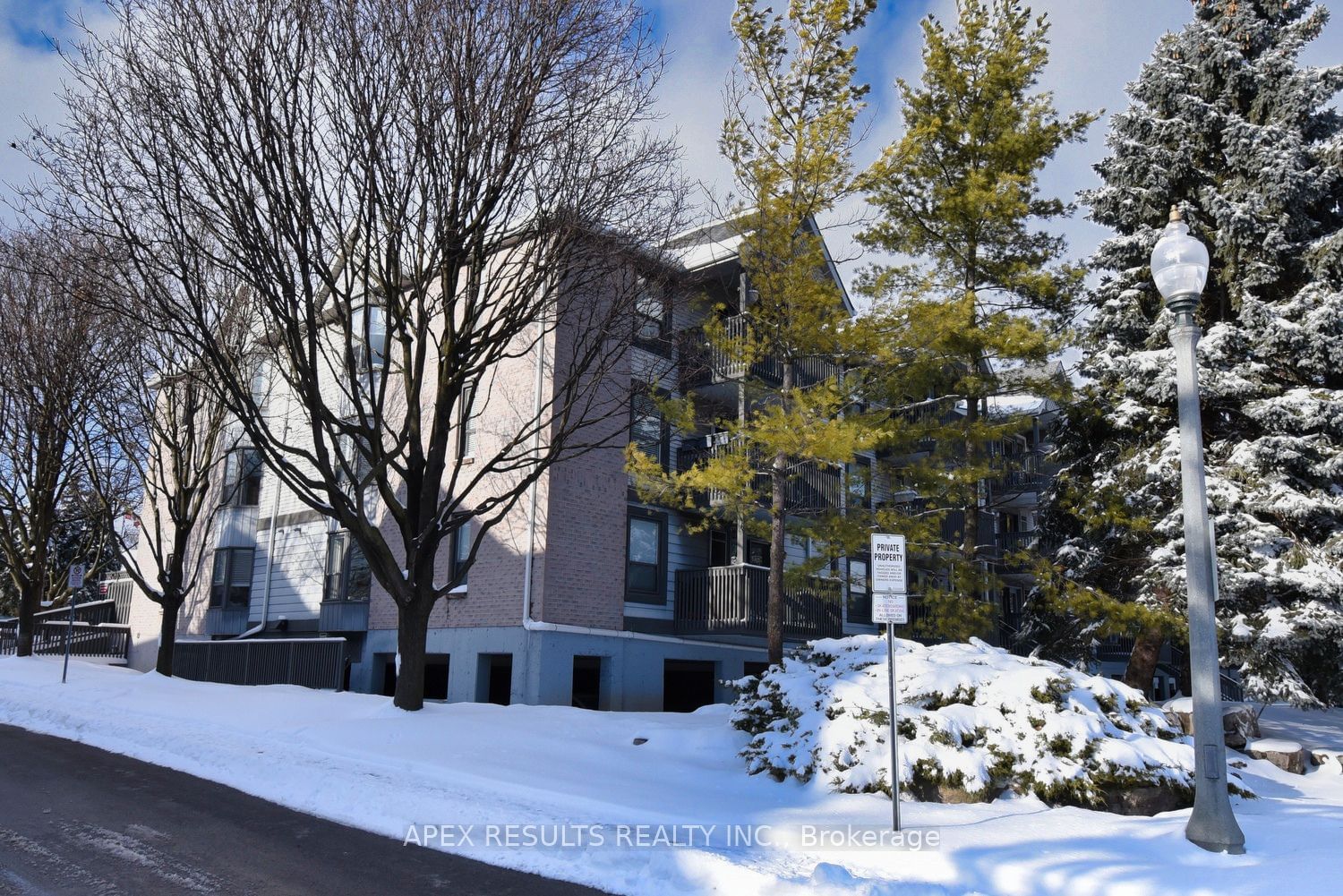 Condo sold at 212-2020 Cleaver Avenue, Burlington, Headon, L7M 4C2 - MLS: W11974694