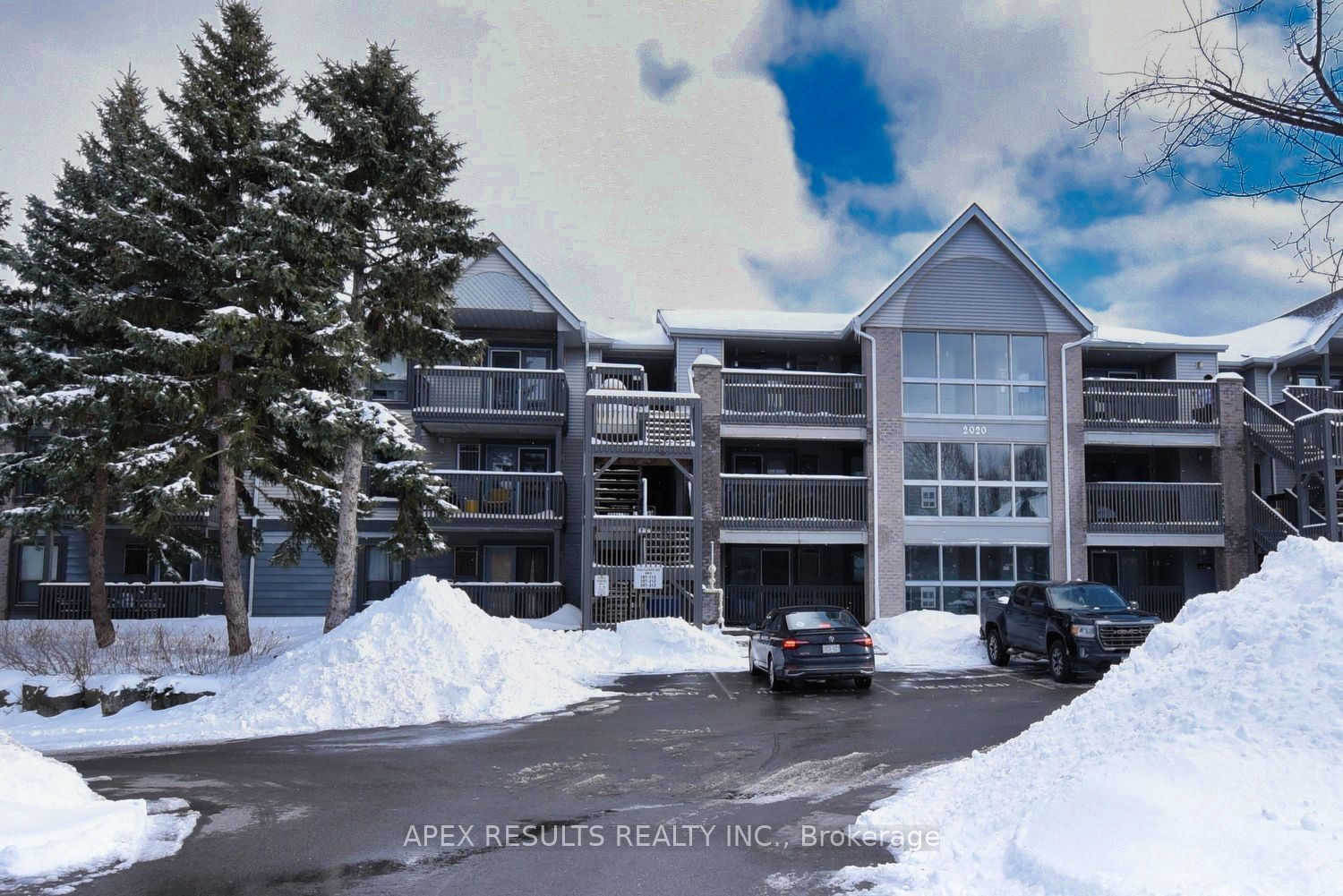 Condo sold at 212-2020 Cleaver Avenue, Burlington, Headon, L7M 4C2 - MLS: W11974694