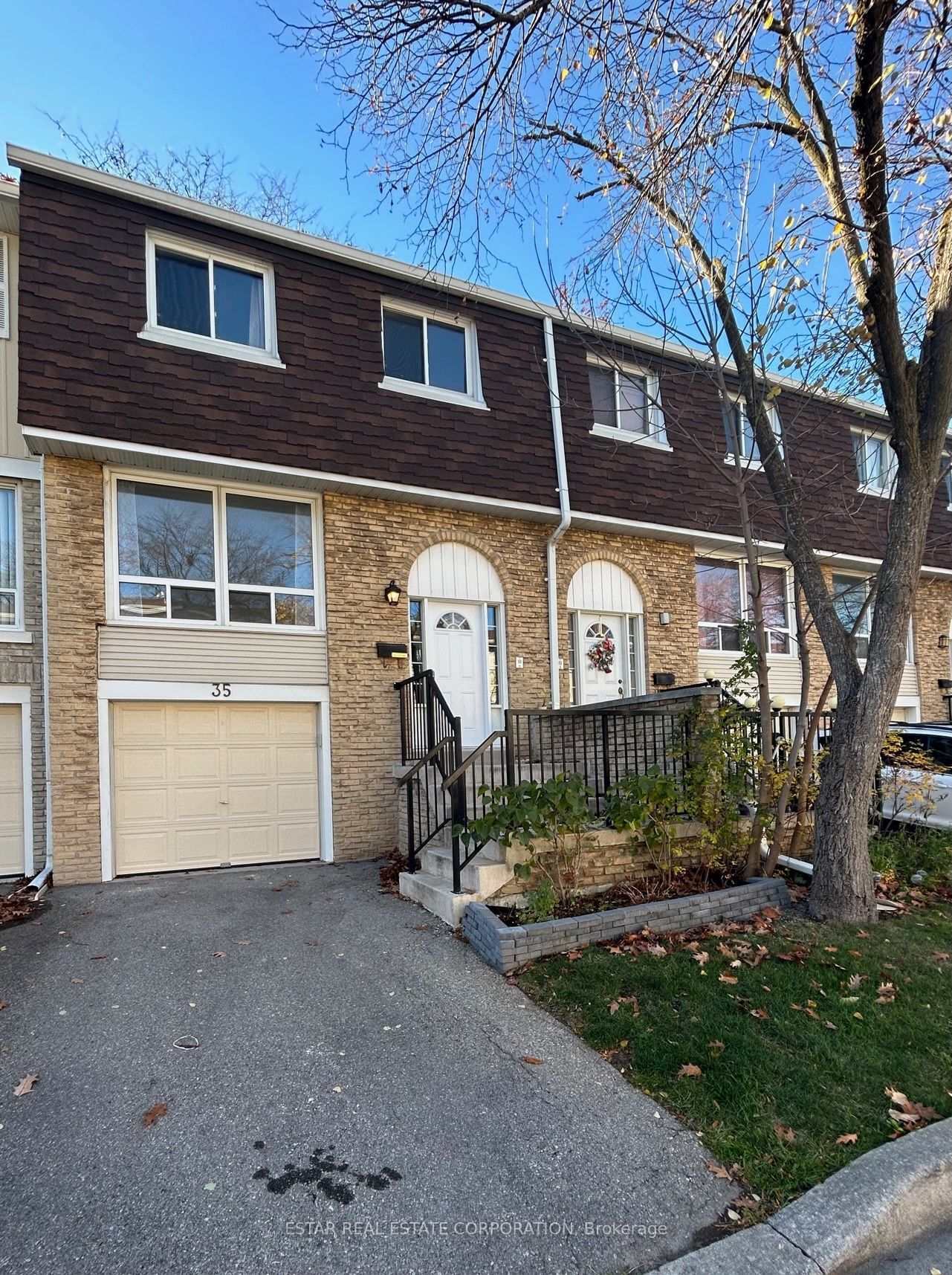 Townhouse for lease at 35-830 Stainton Drive, Mississauga, Erindale, L5C 2Z3 - MLS: W11974806